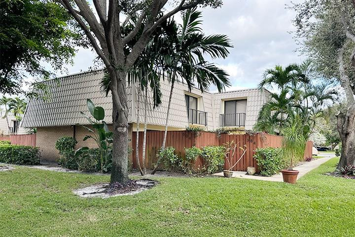 1700 Embassy Drive 504 — photo