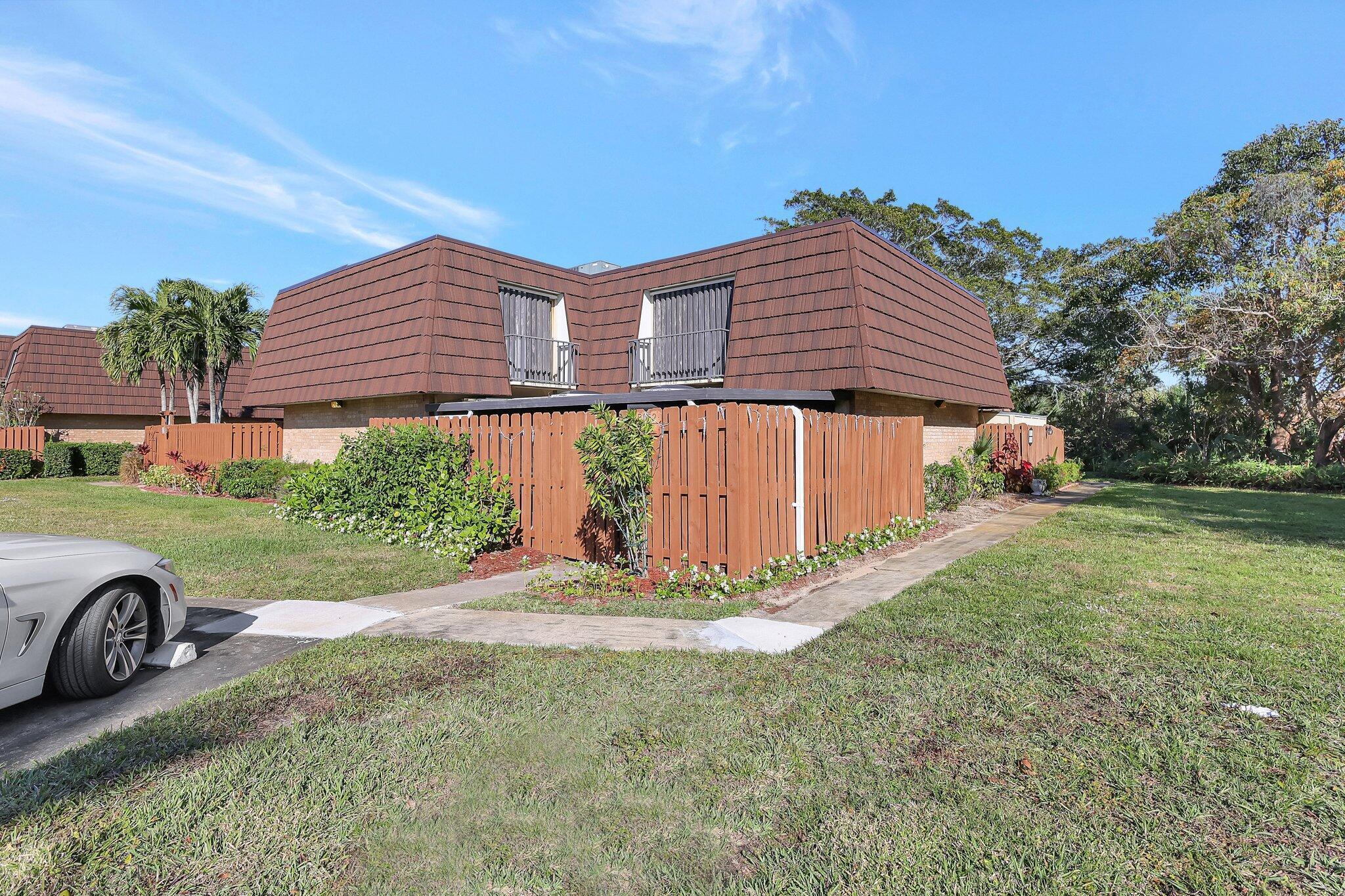 5852 SE Riverboat Drive 321 — photo