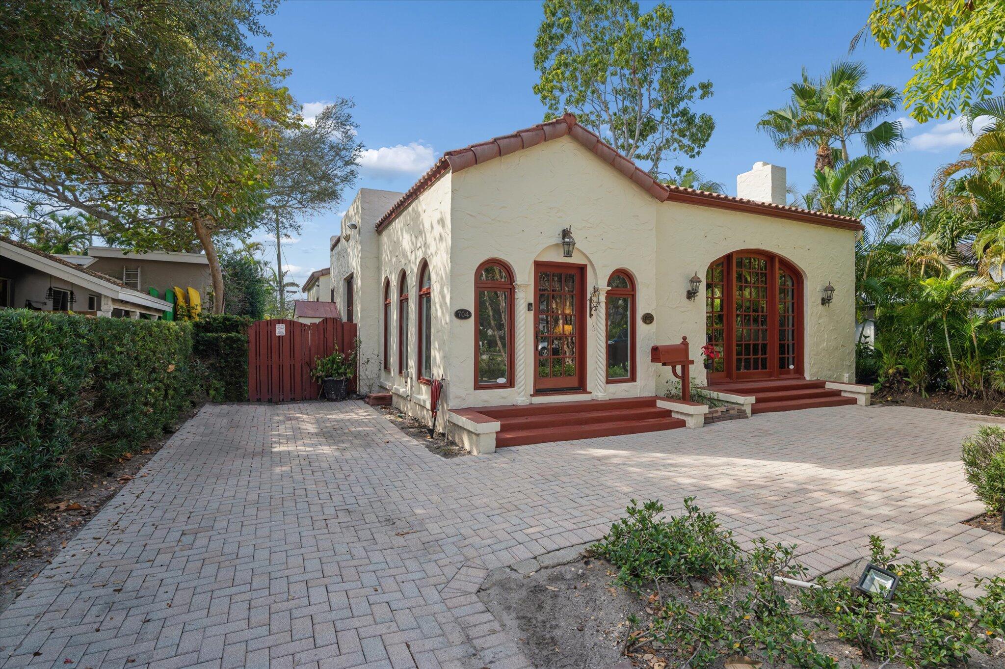704 SE 8th Street — photo