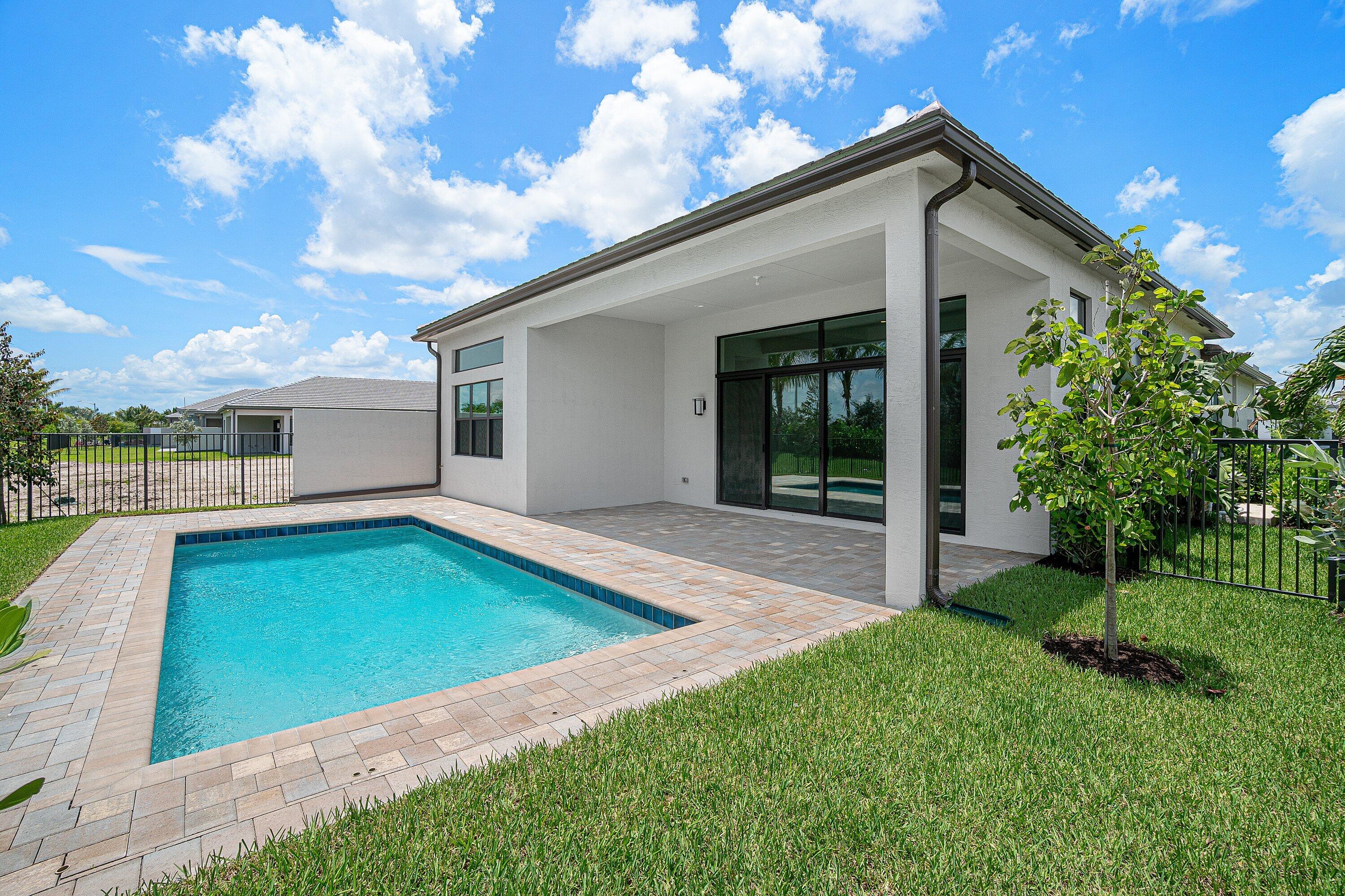 9124 Red Robin Lane — photo
