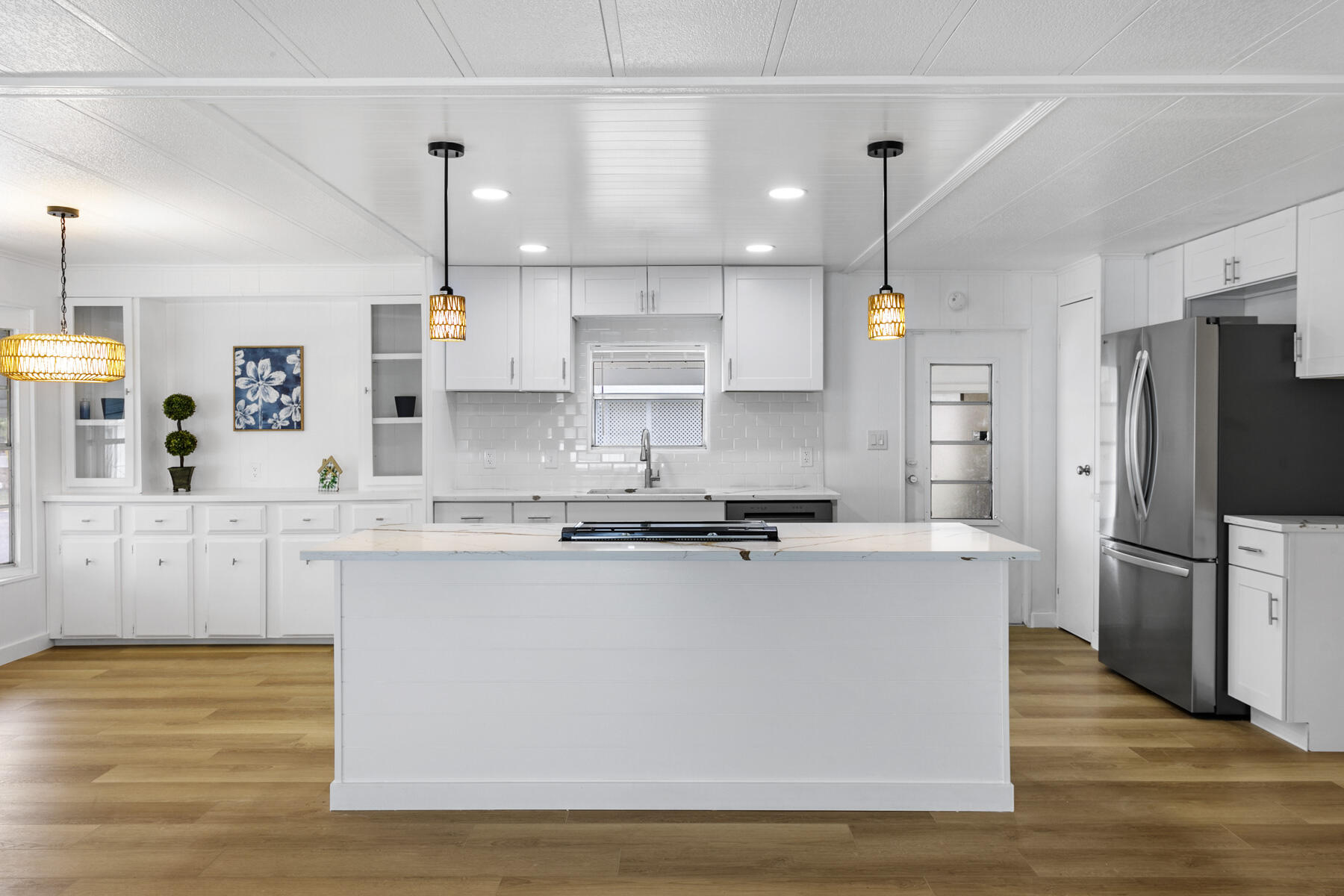 39016 Gayle Bay — photo