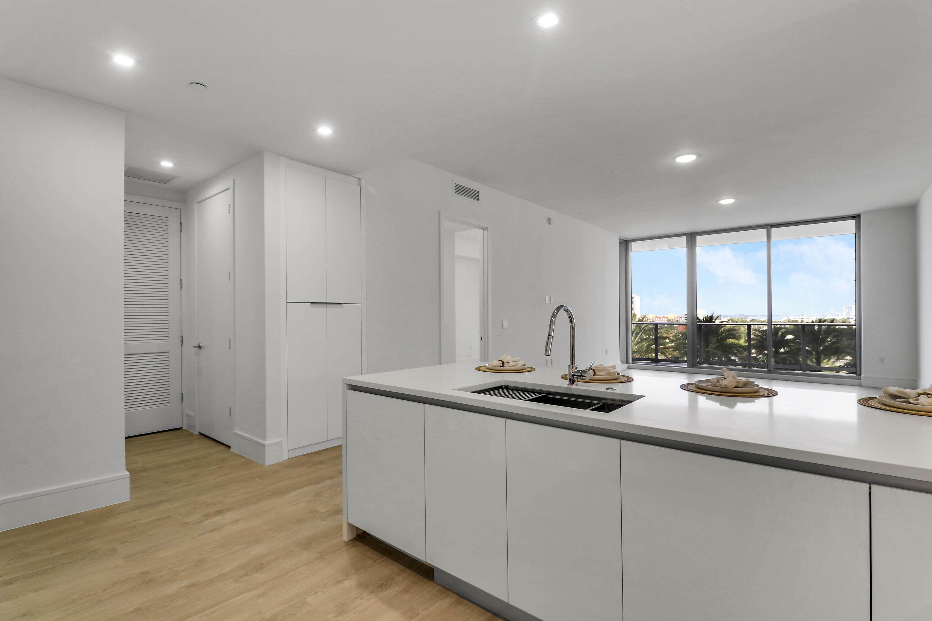 220 Lake Shore Drive 815 — photo