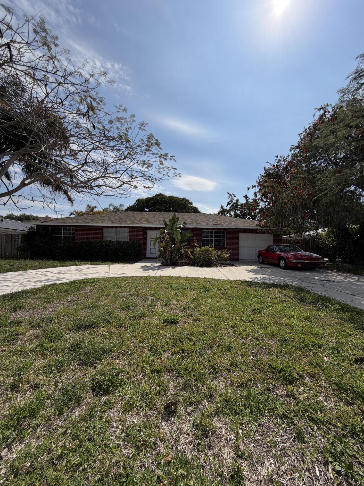 104 W Swan Pkwy Parkway W — photo