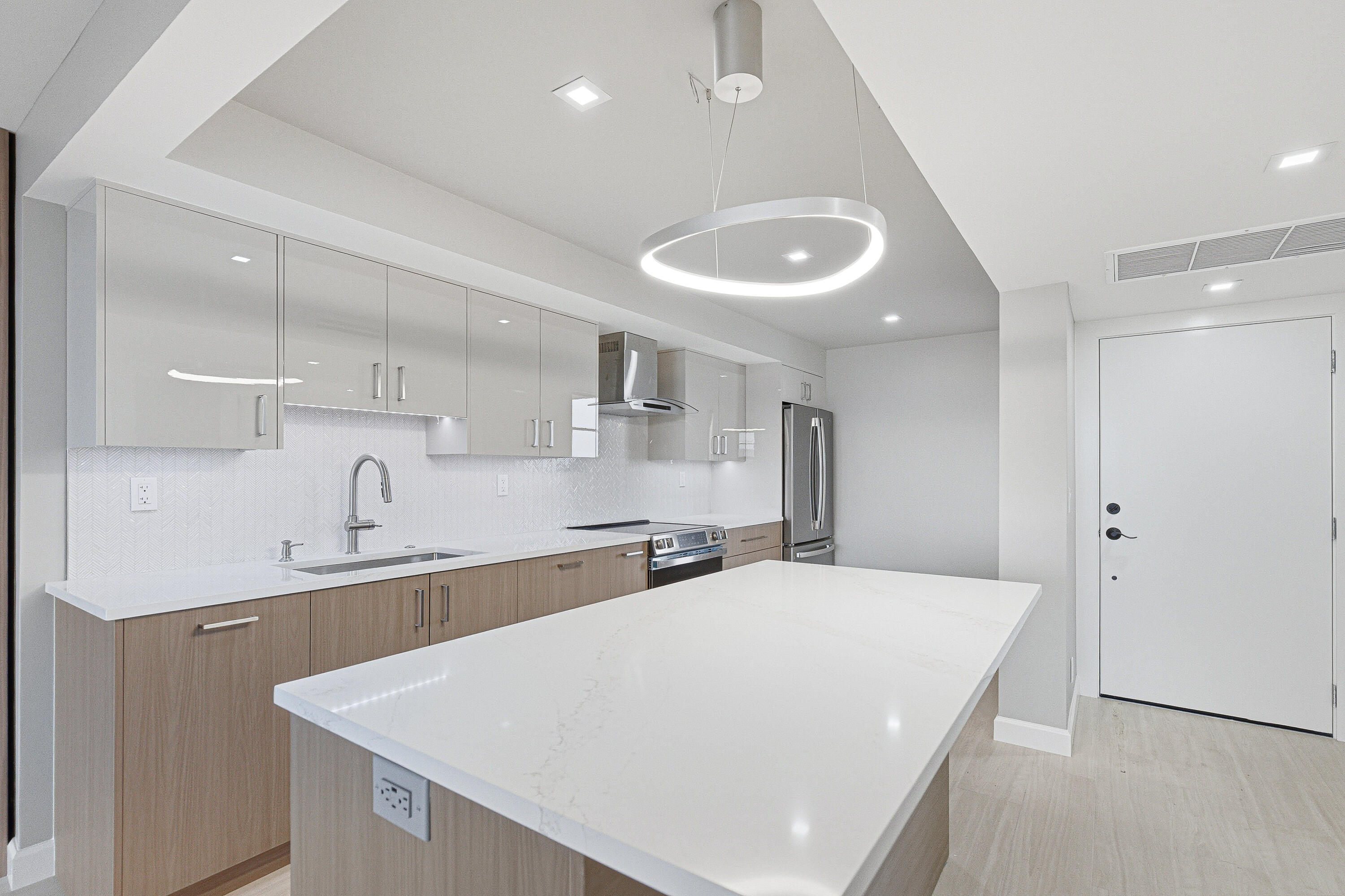 12 Royal Palm Way 603 — photo