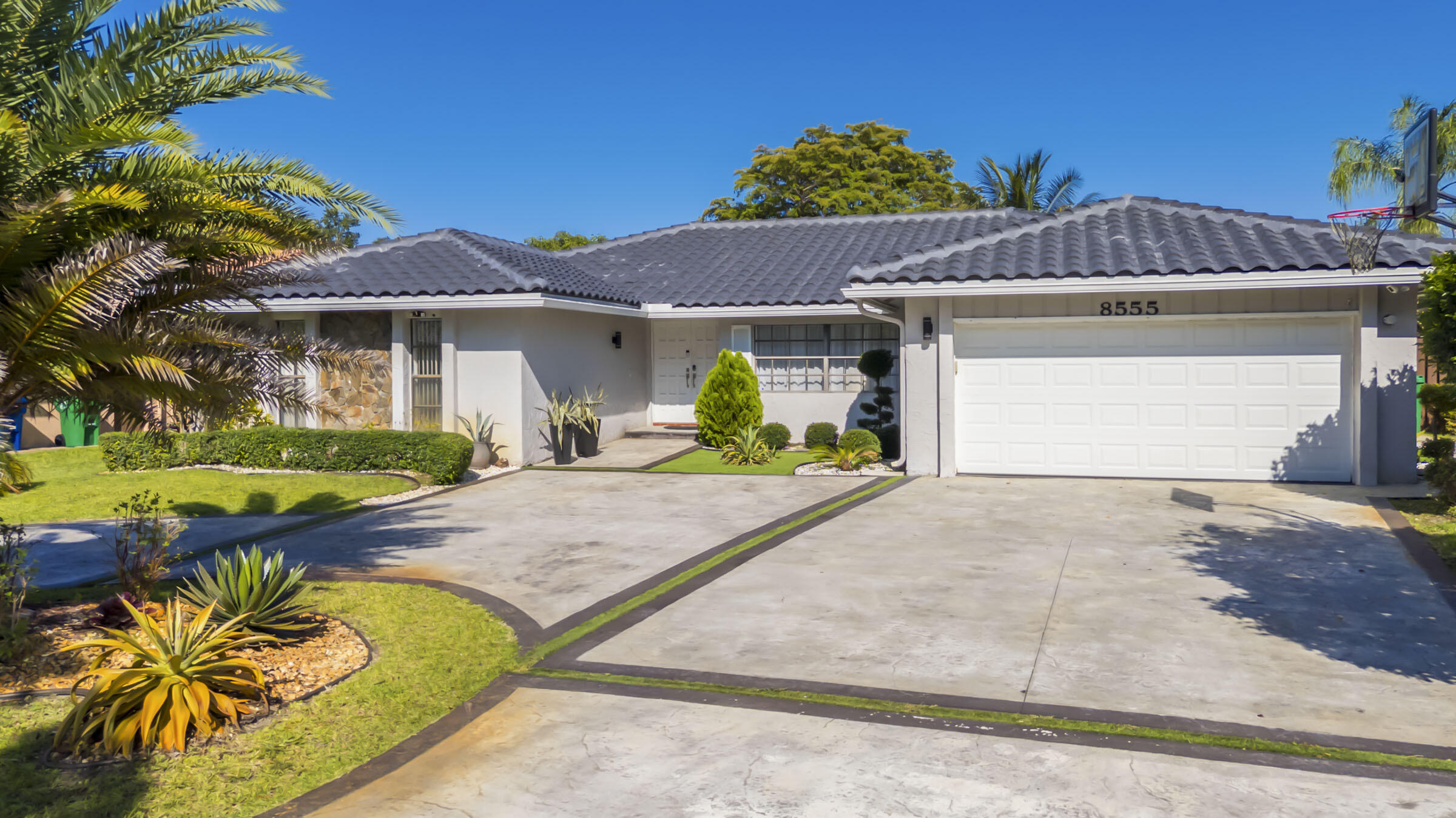 8555 SW 1st Place — photo