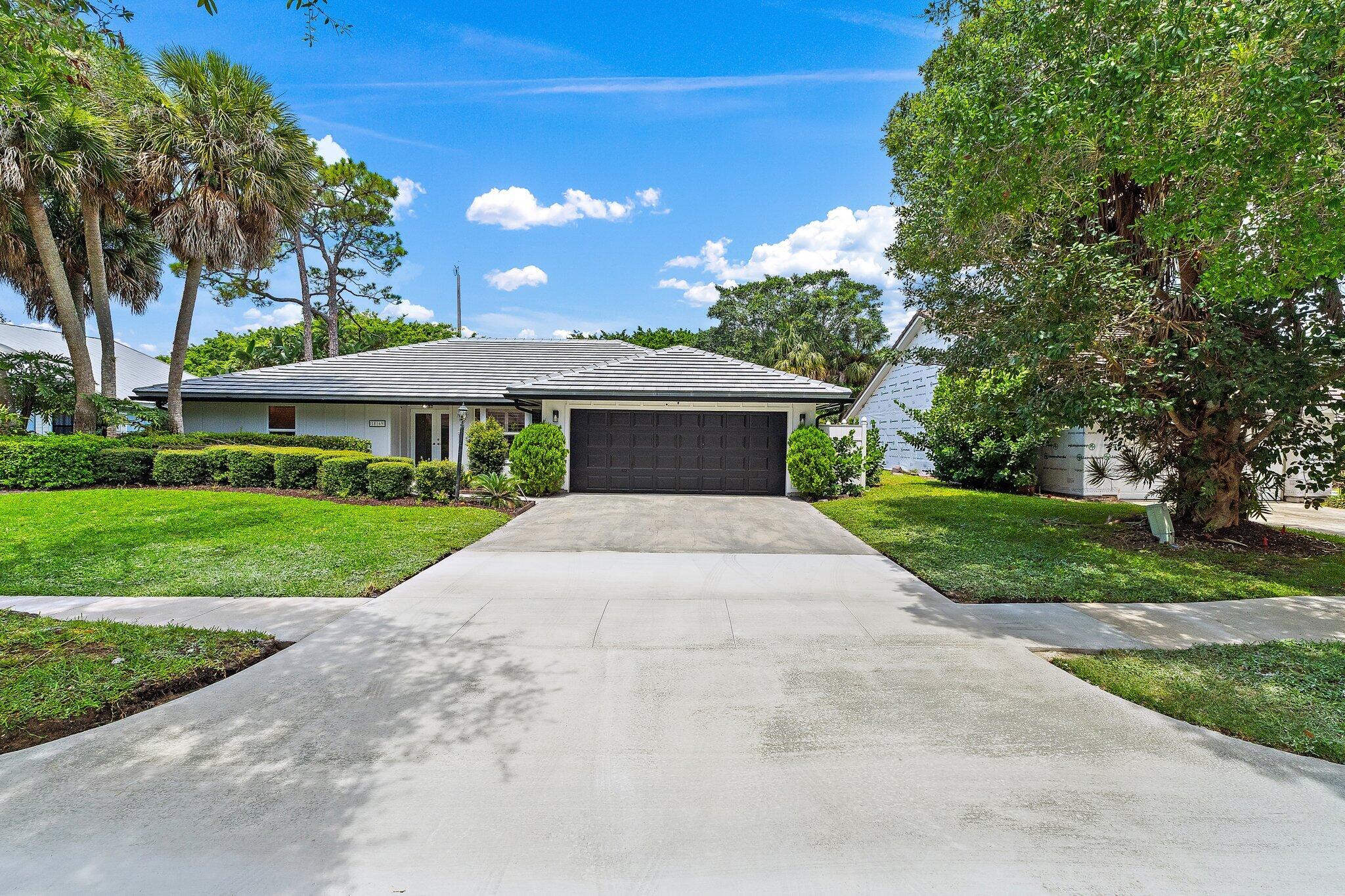 18169 Lake Bend Drive — photo