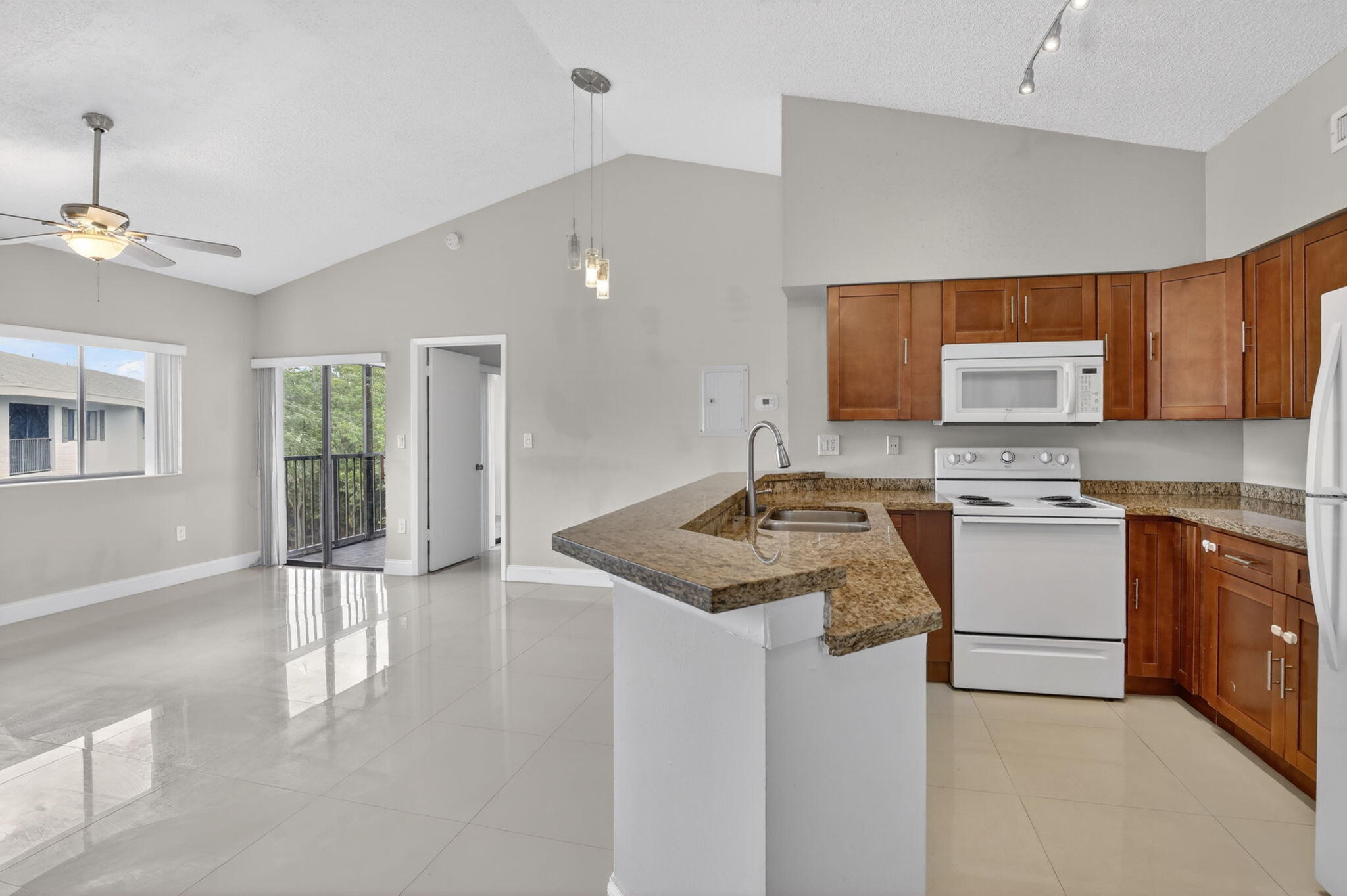 2445 SW 18th Terrace 922 — photo