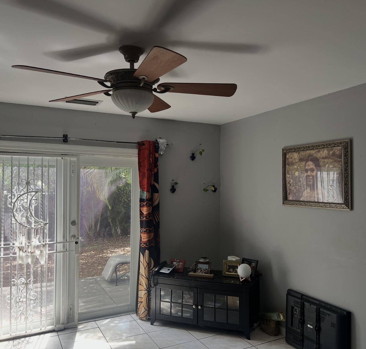 Home in Miami Gardens, FL 33055 — photo 2
