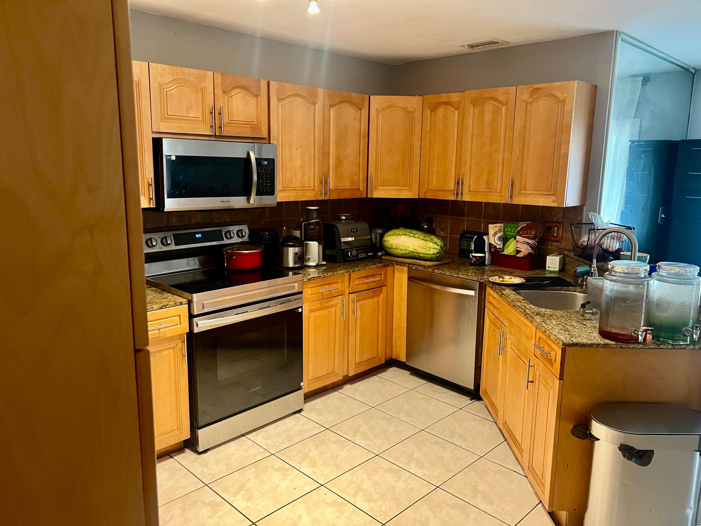Home in Miami Gardens, FL 33055 — photo 3