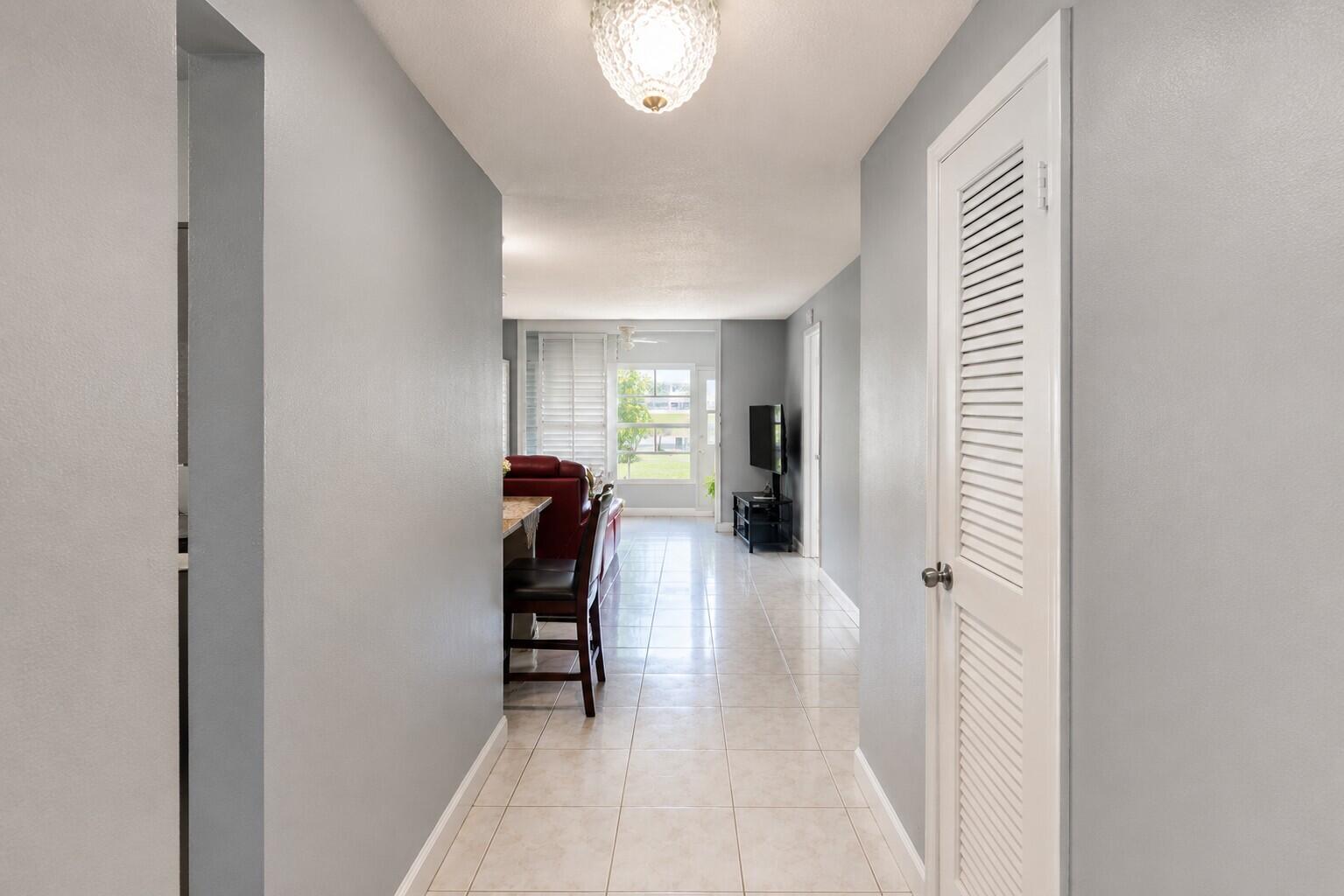 2750 W Sunrise Lakes Drive W 112 — photo