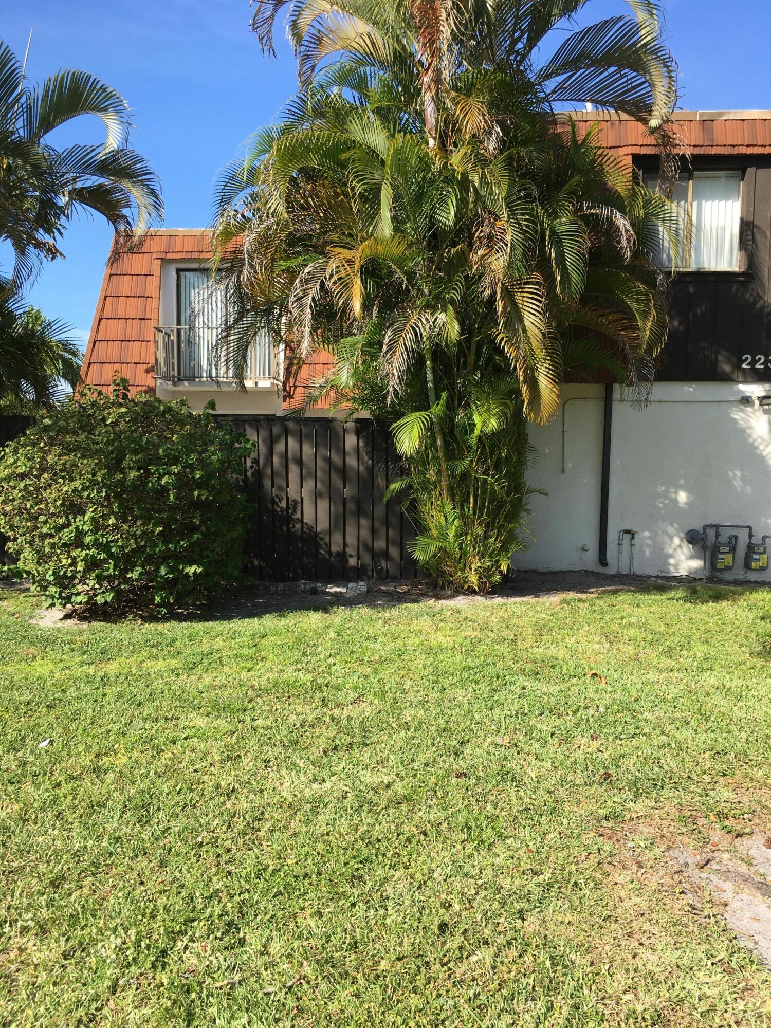 2233 White Pine Circle D — photo