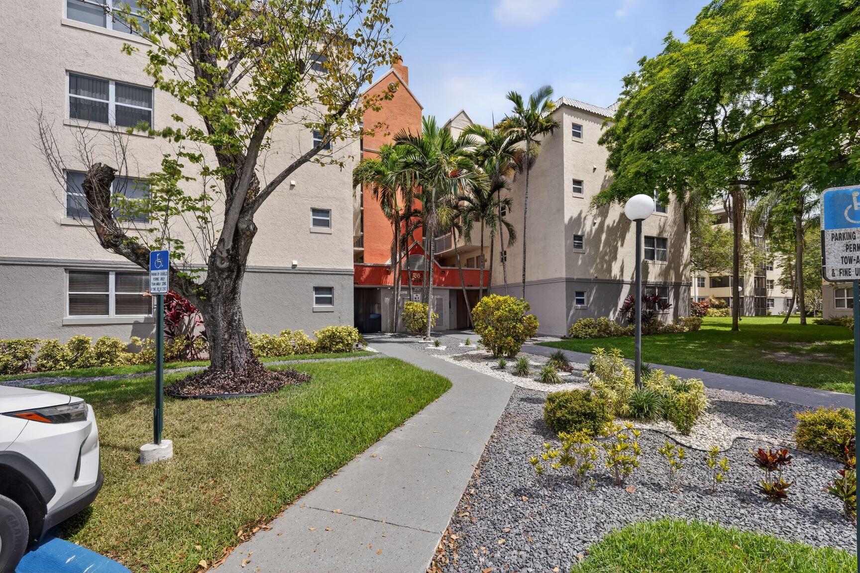 8363 Lake Drive Unit 308 — photo