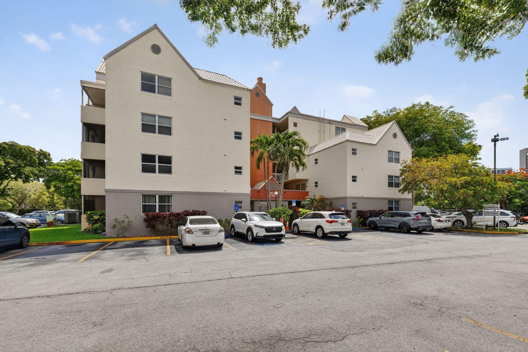 8373 Lake Drive Apt 307 — photo