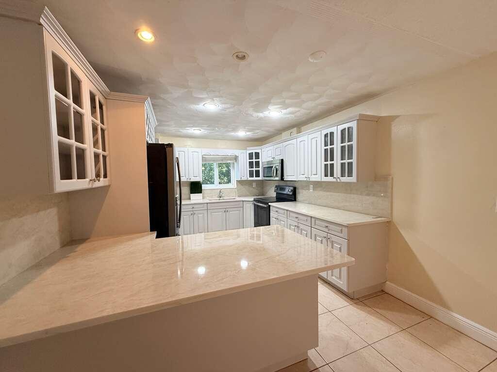 2210 Taylor Street 207 — photo