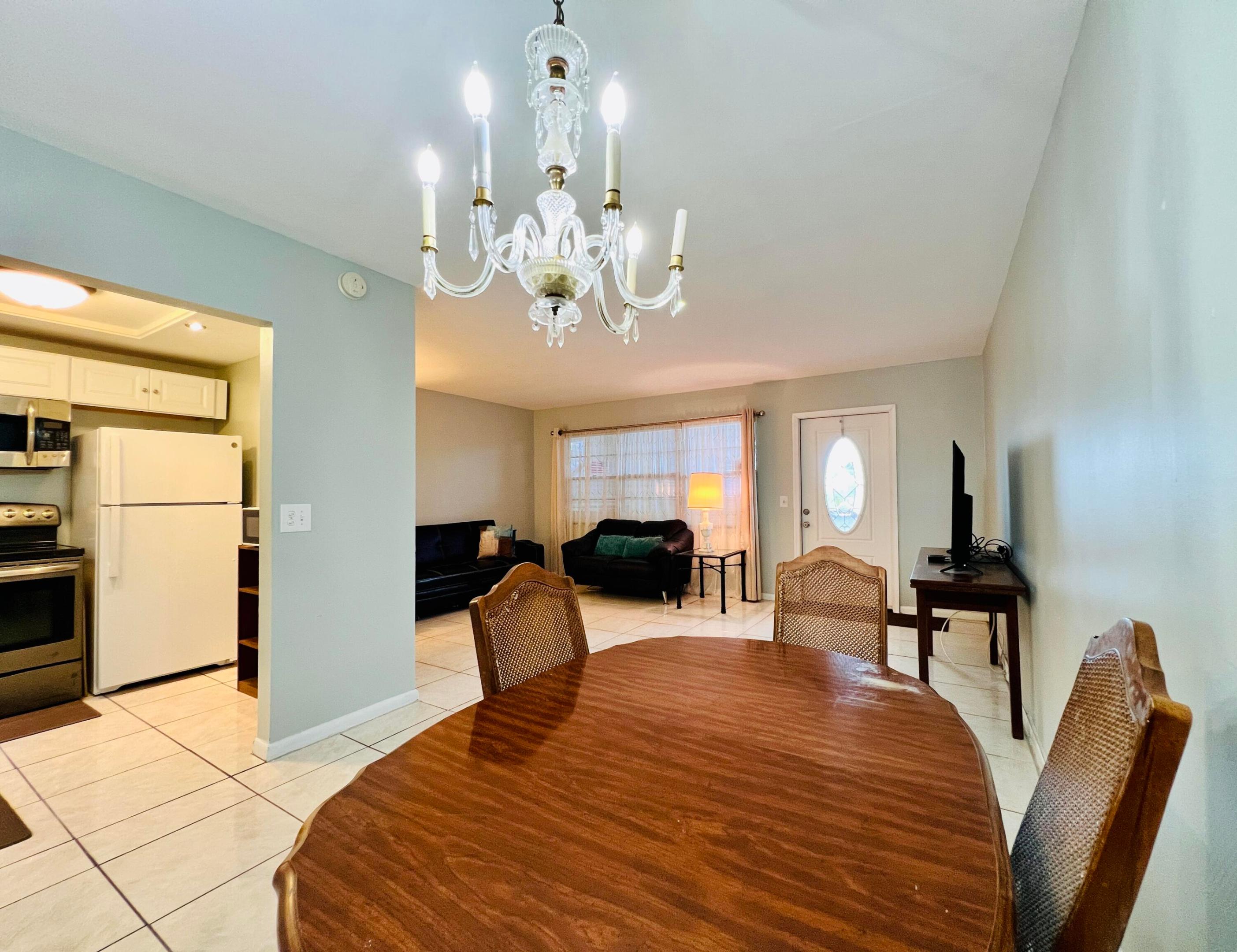330 Southampton B — photo