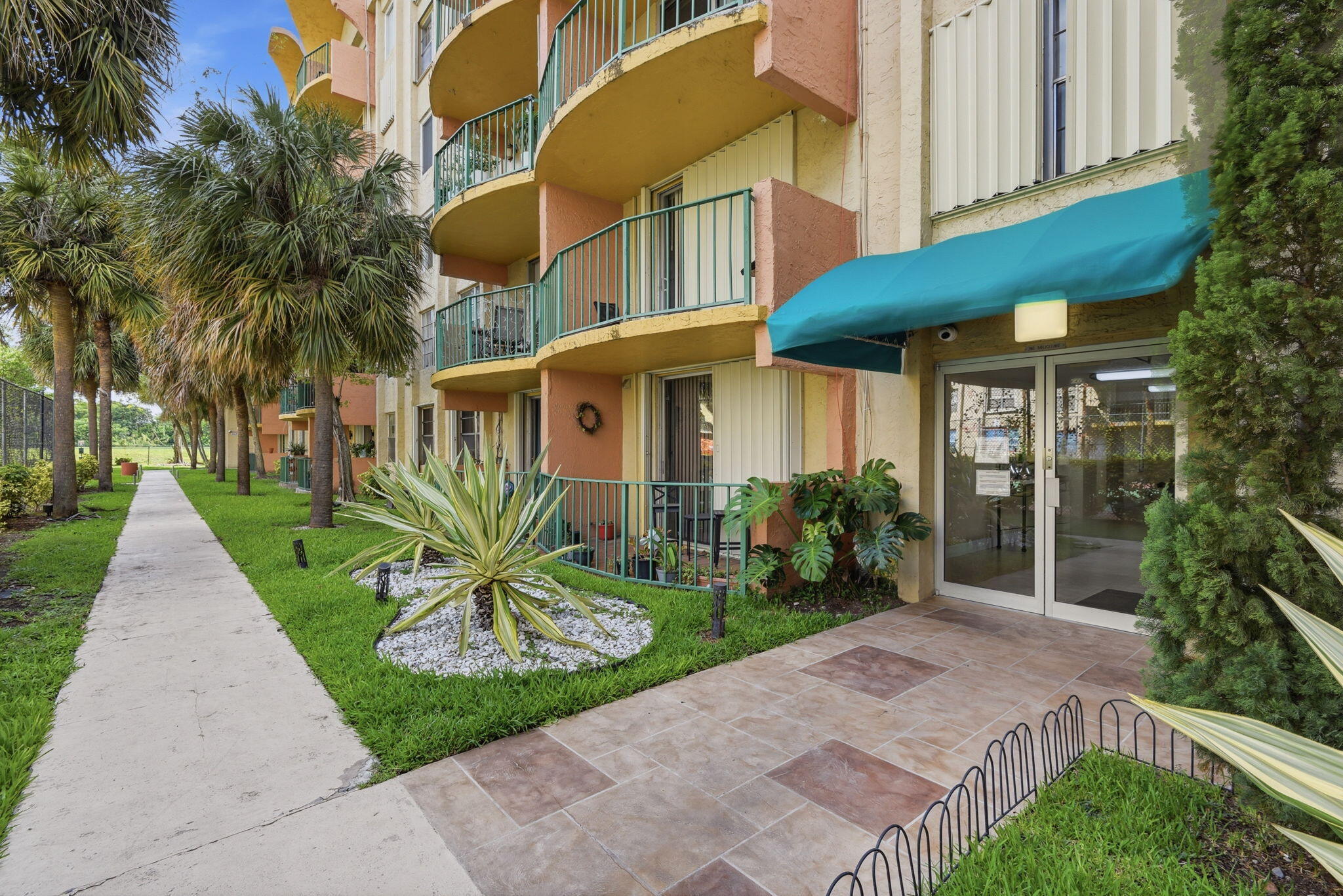 9360 Fontainebleau Boulevard Apt 310 — photo