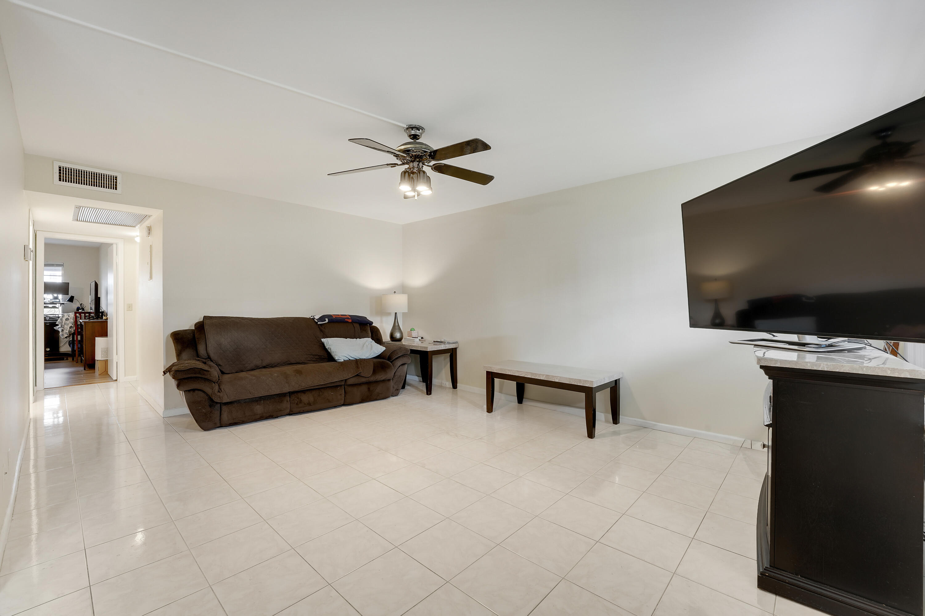 1011 Exeter — photo