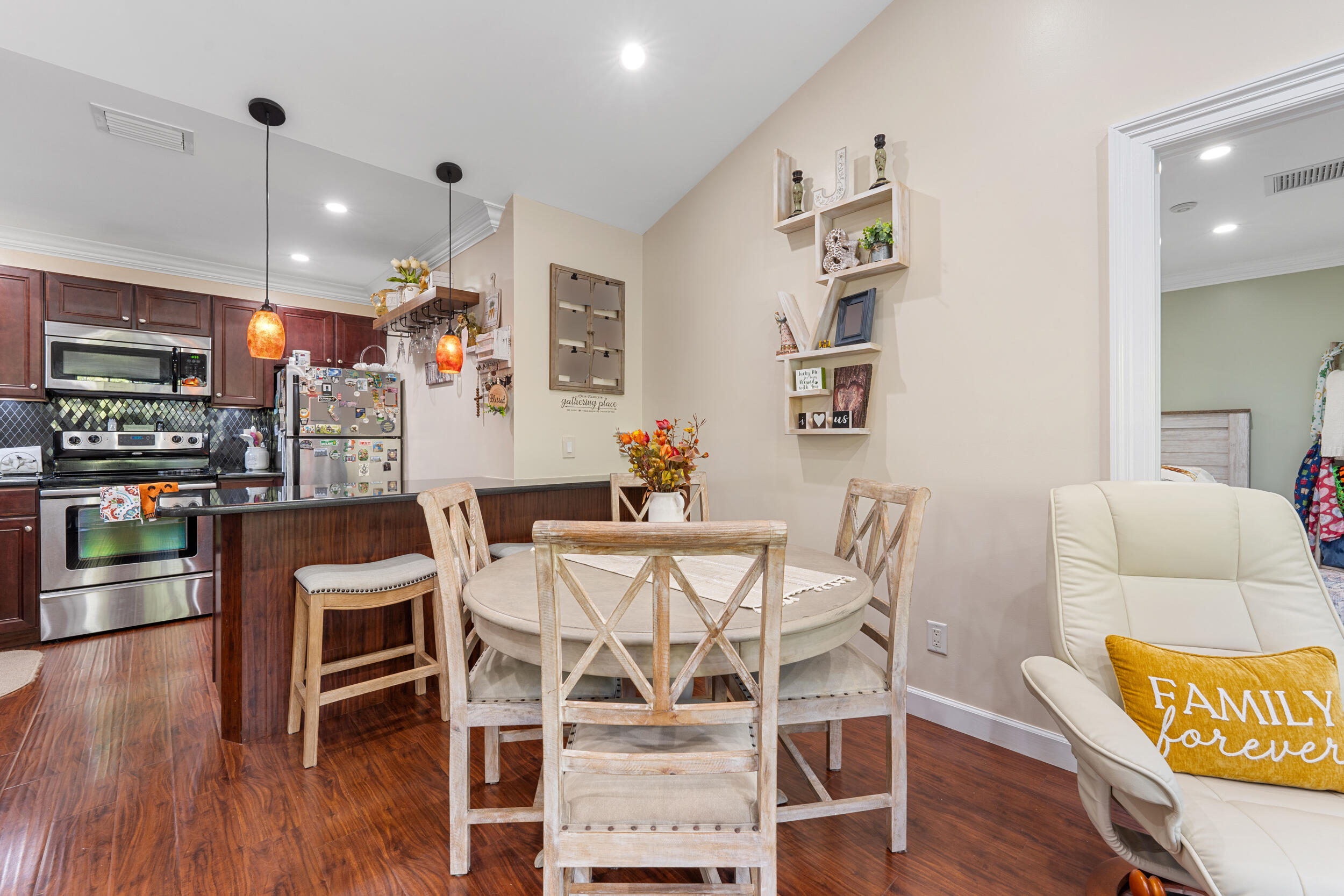 1616 SE Green Acres Circle M204 — photo