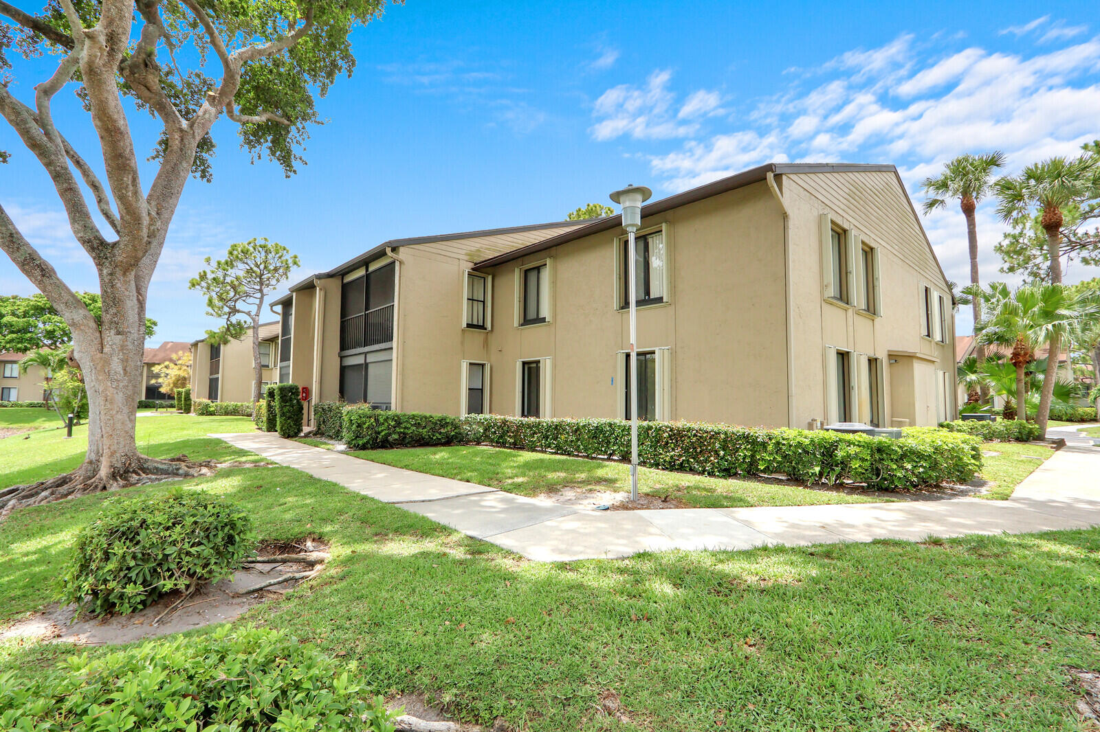 715 Sunny Pine Way B1 — photo