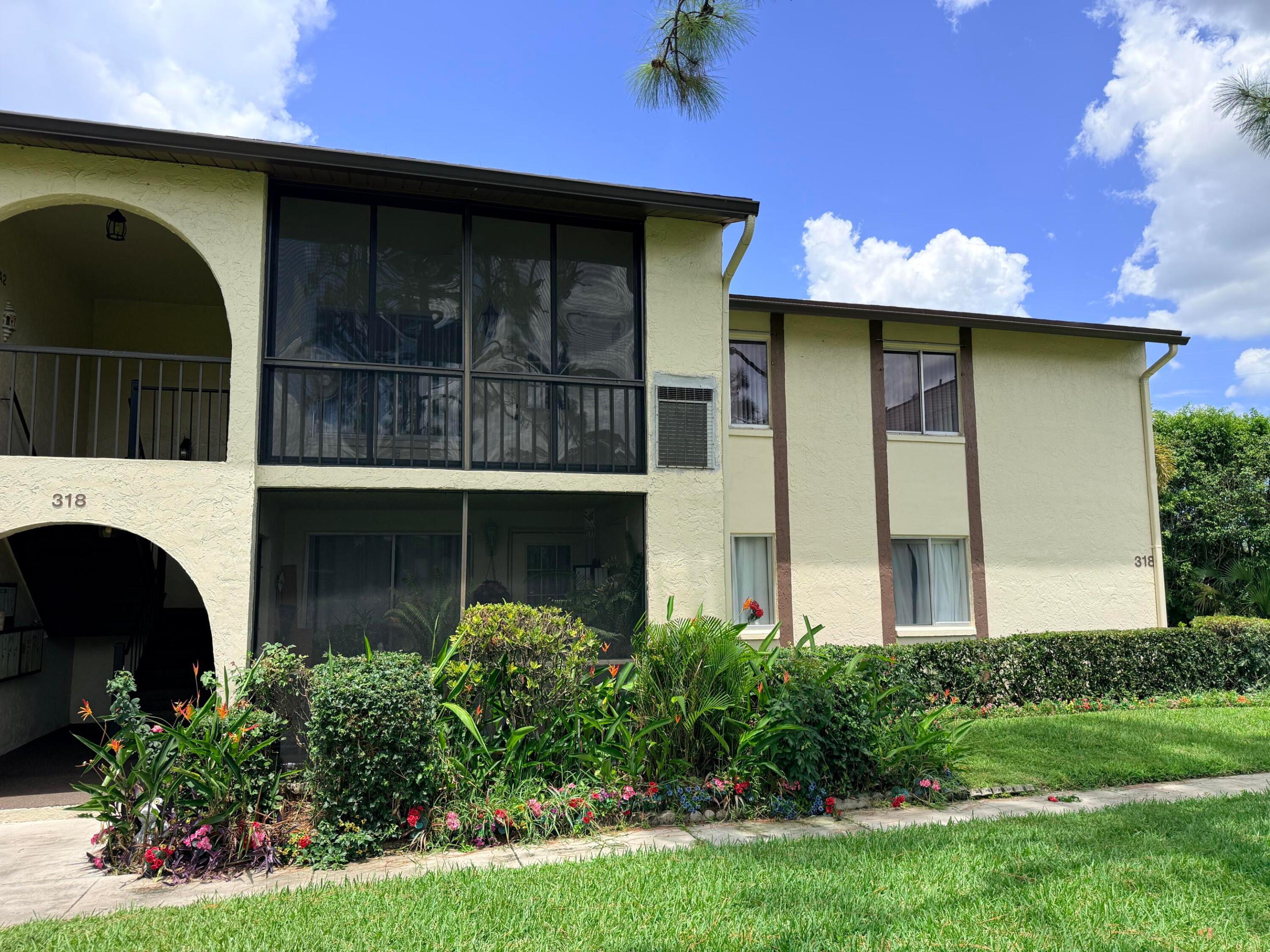 318 Knotty Pine Circle D-2 — photo