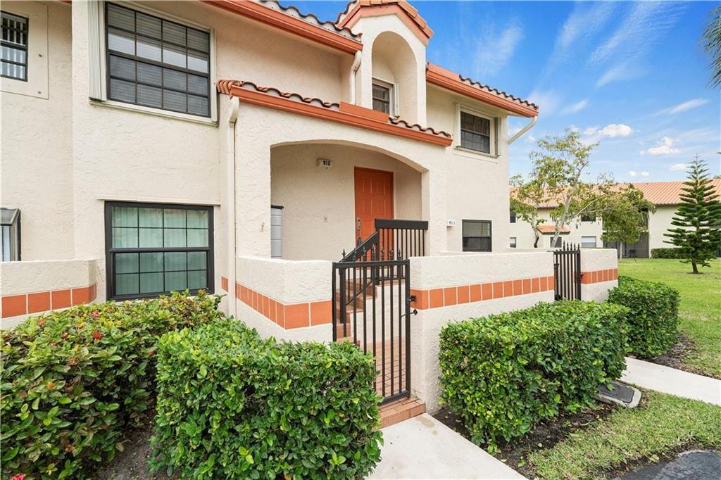 912 Congressional Way — photo