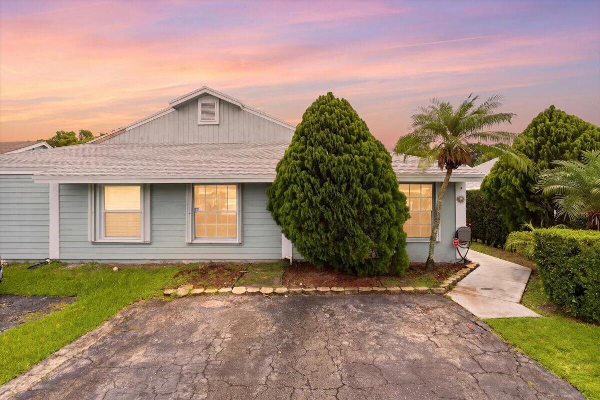 970 SW 111th Way — photo