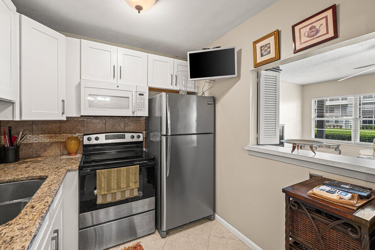 175 Suffolk E, Boca Raton, FL 33434 — photo 2