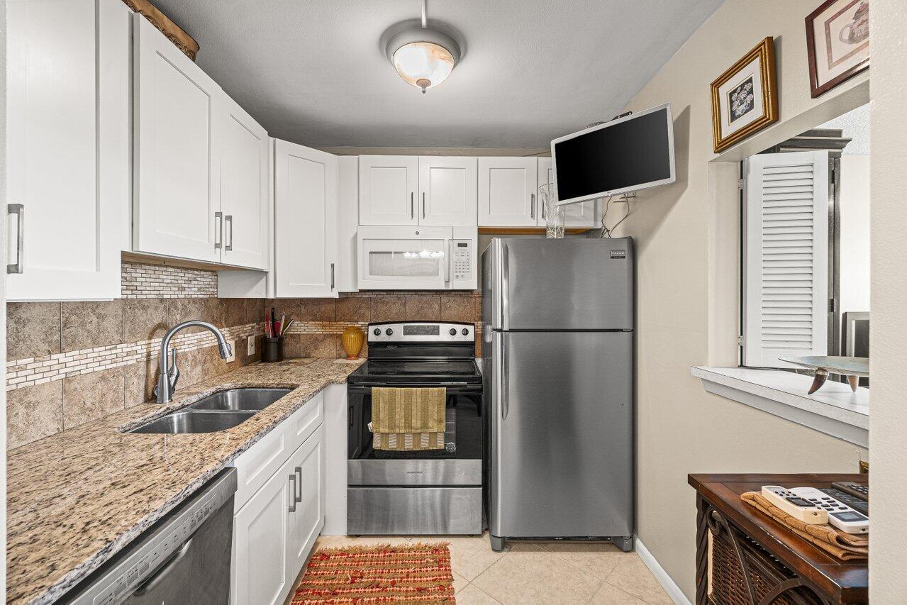 175 Suffolk E, Boca Raton, FL 33434 — photo 3
