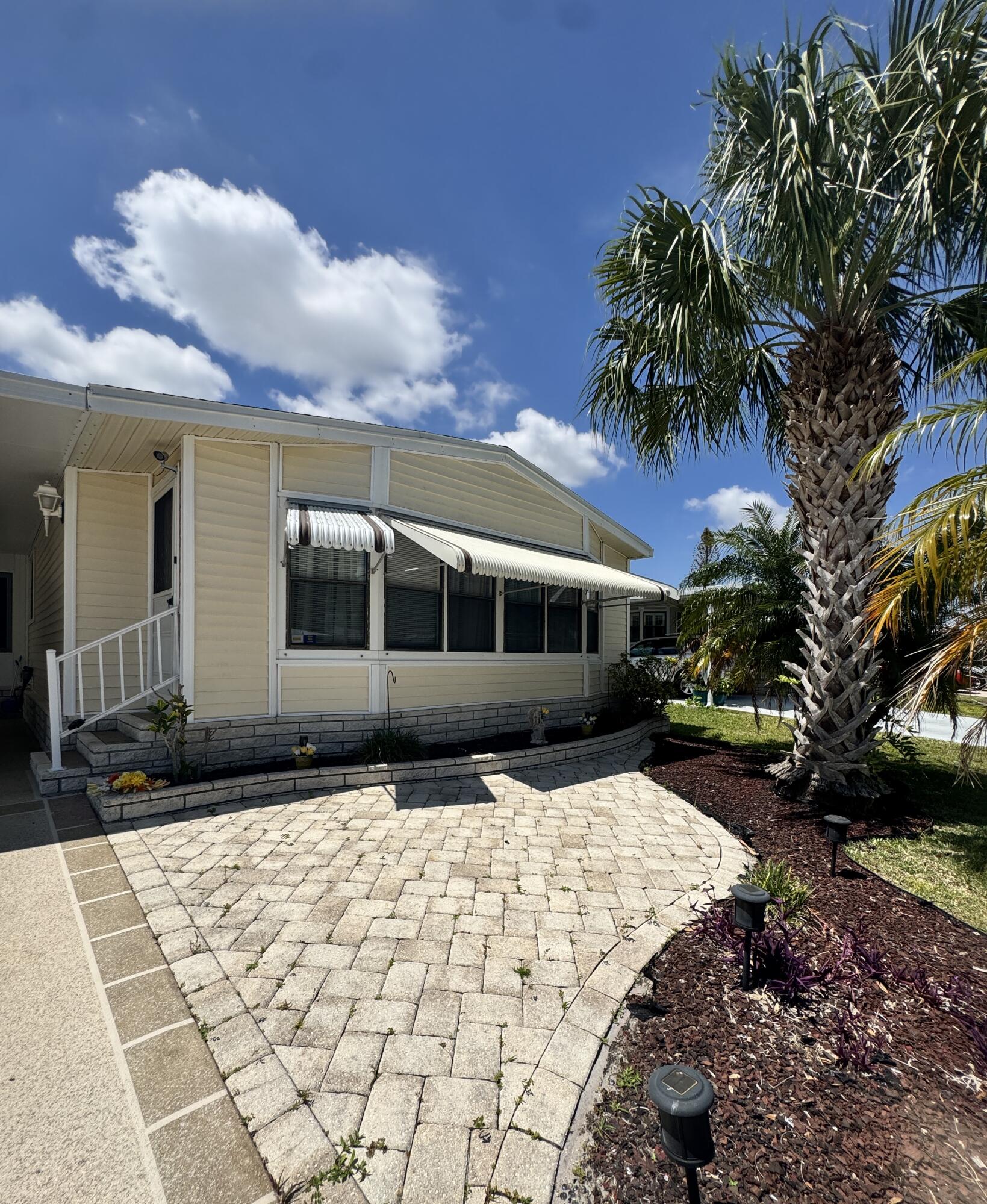 14041 Zorzal Avenue — photo