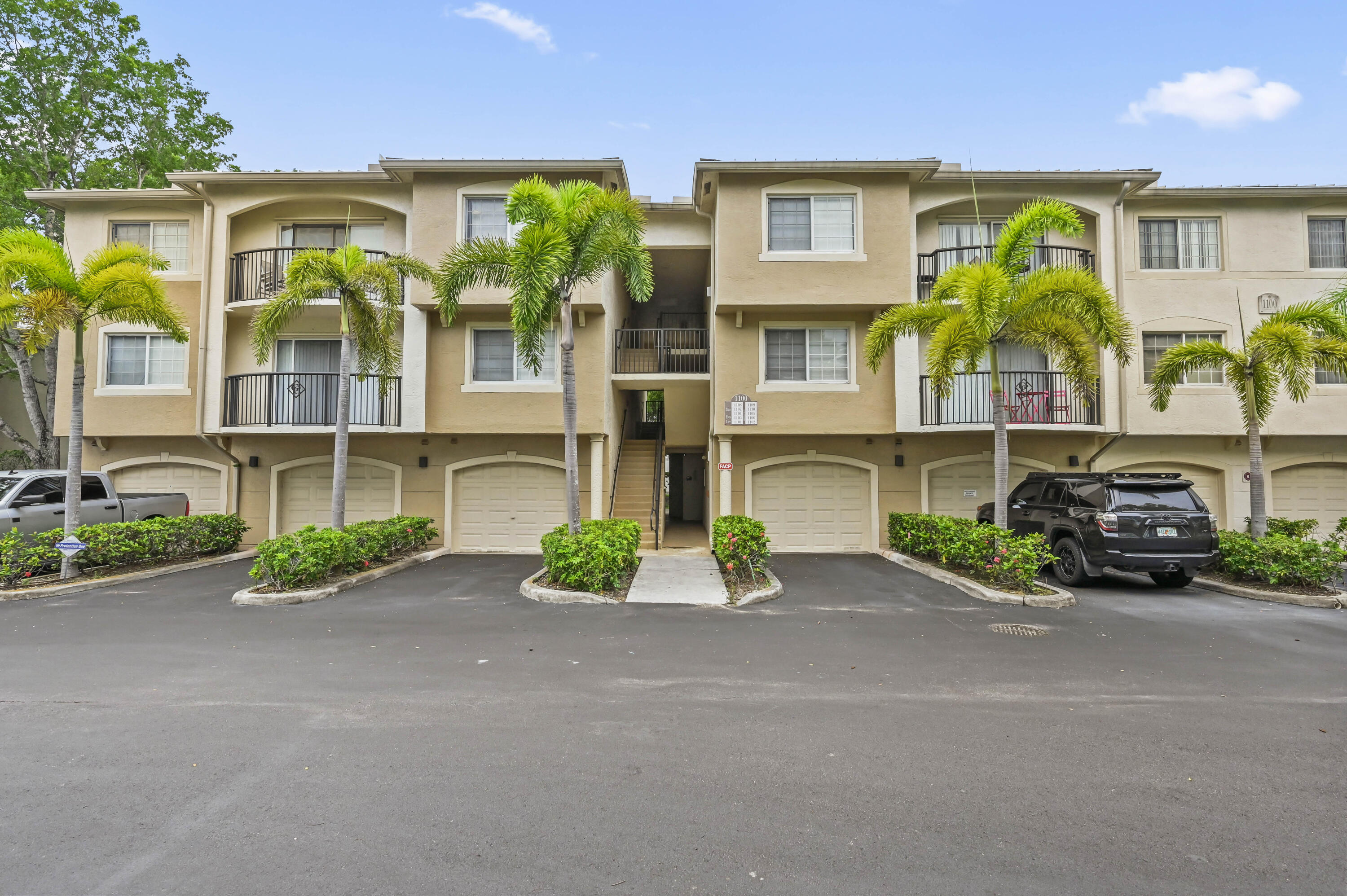 1100 S Crestwood Ct Court S 1109 — photo