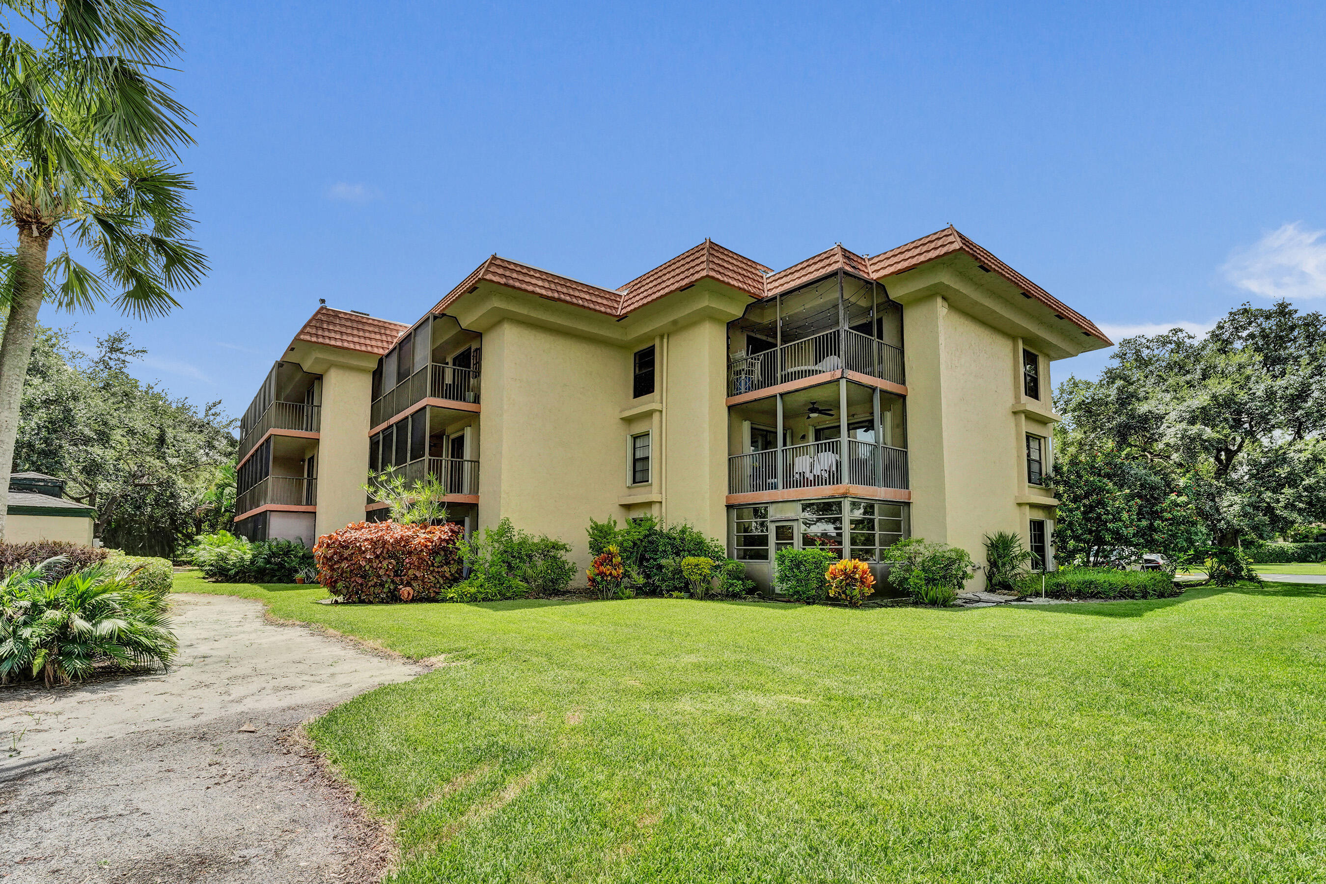 200 Jacaranda Country Club Drive 1B — photo