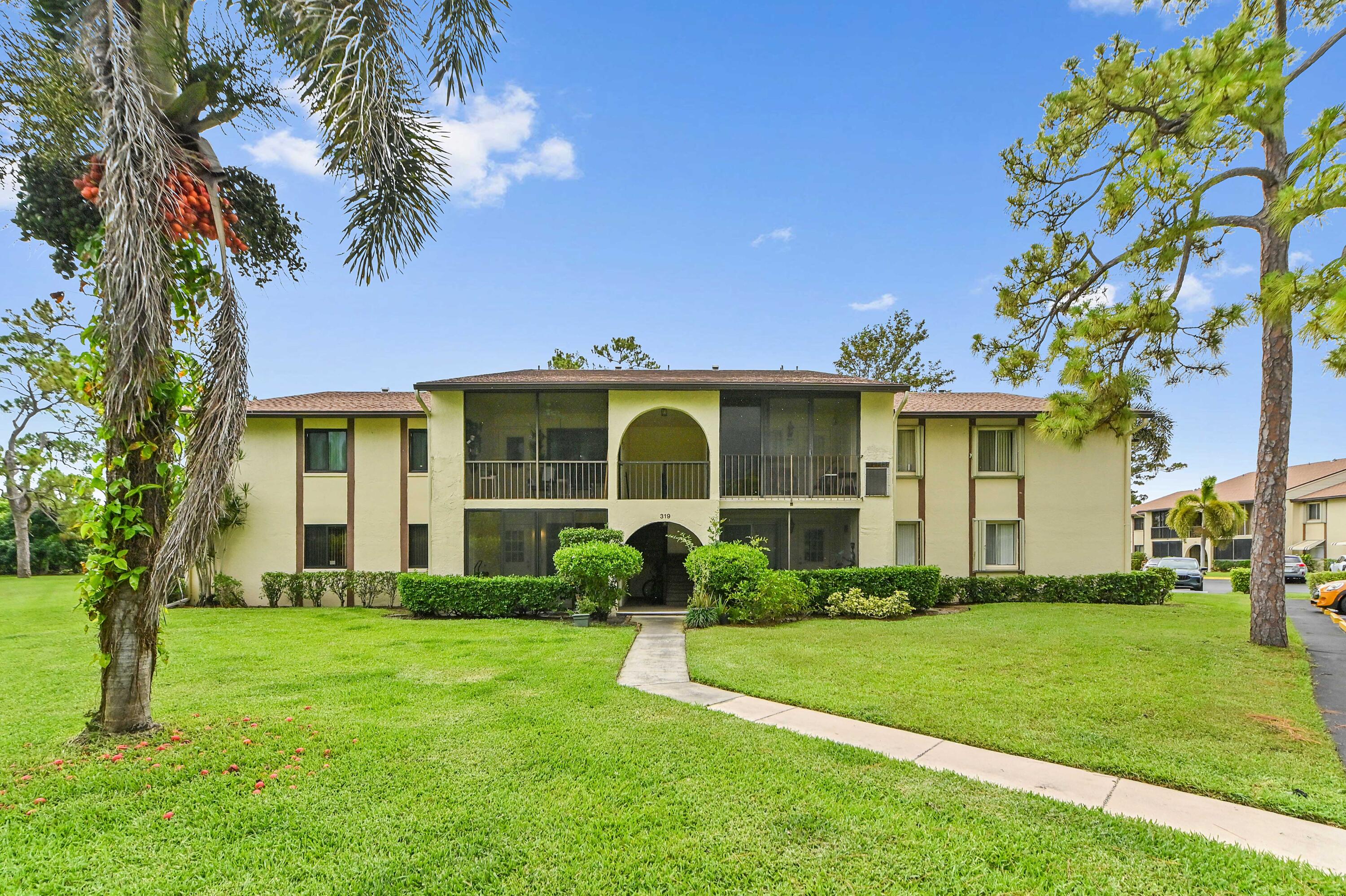 319 Knotty Pine Circle C-1 — photo