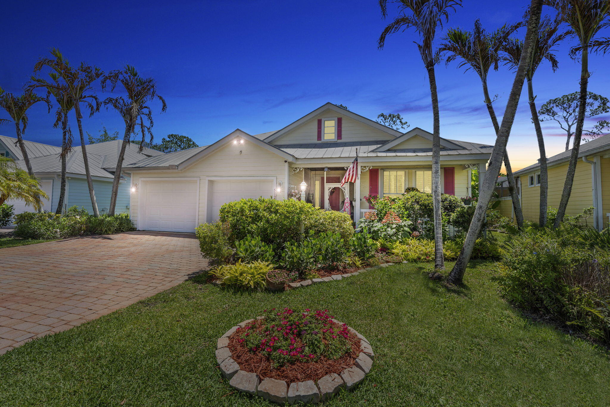 512 NE Canoe Park Circle — photo