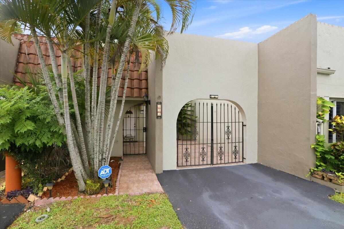 275 Jacaranda Drive — photo