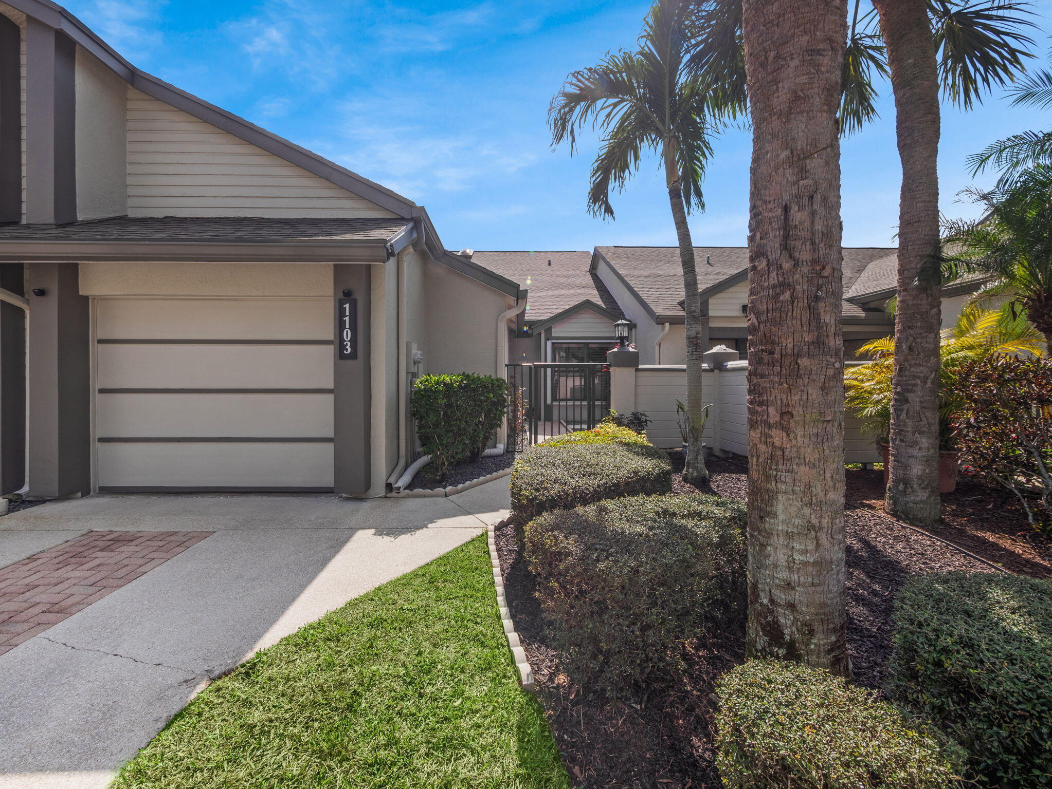 1103 Landings Boulevard — photo