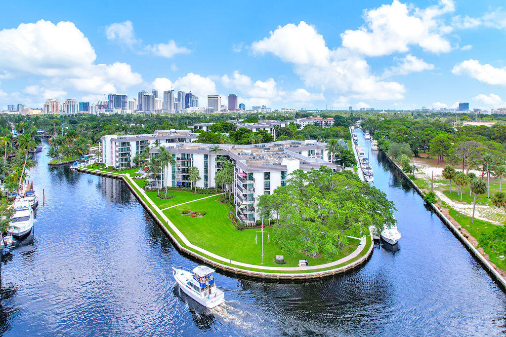 1101 River Reach Drive 212 — photo