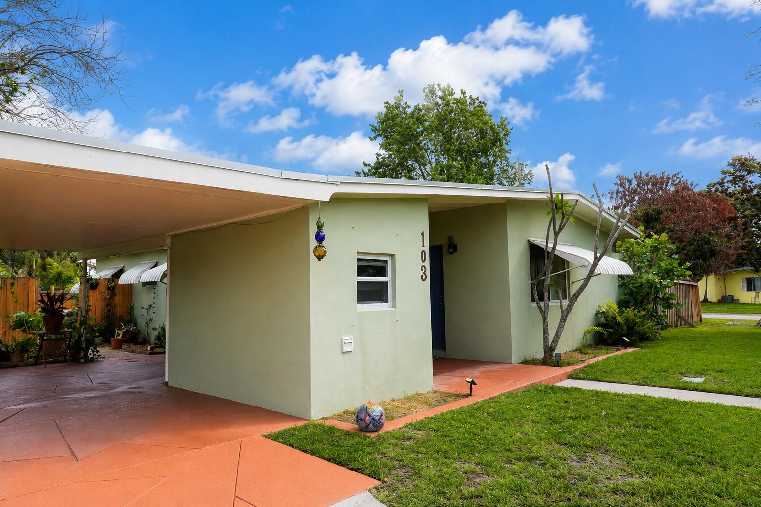 103 SE Bonita Court — photo