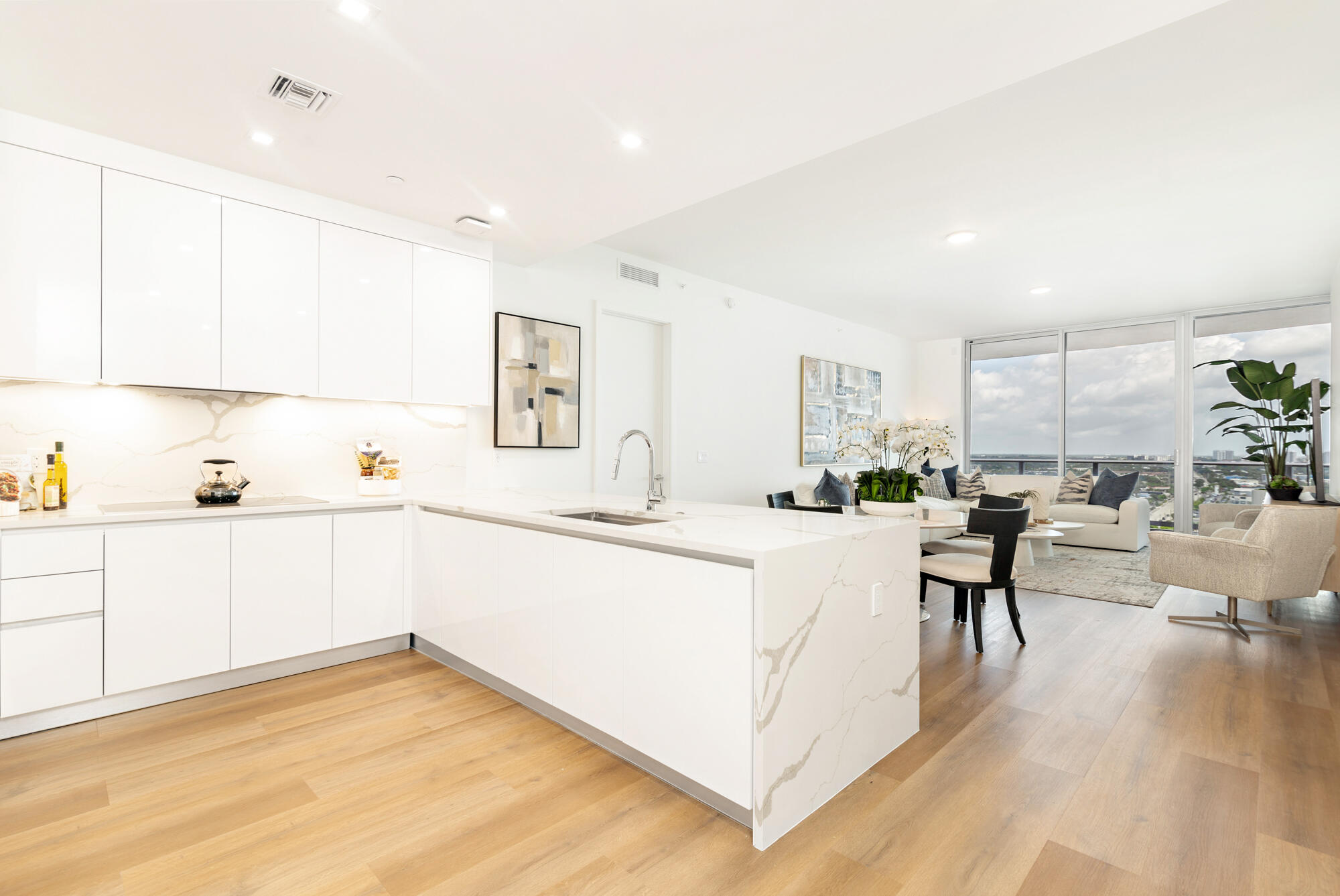 220 Lake Shore Drive 1813 — photo