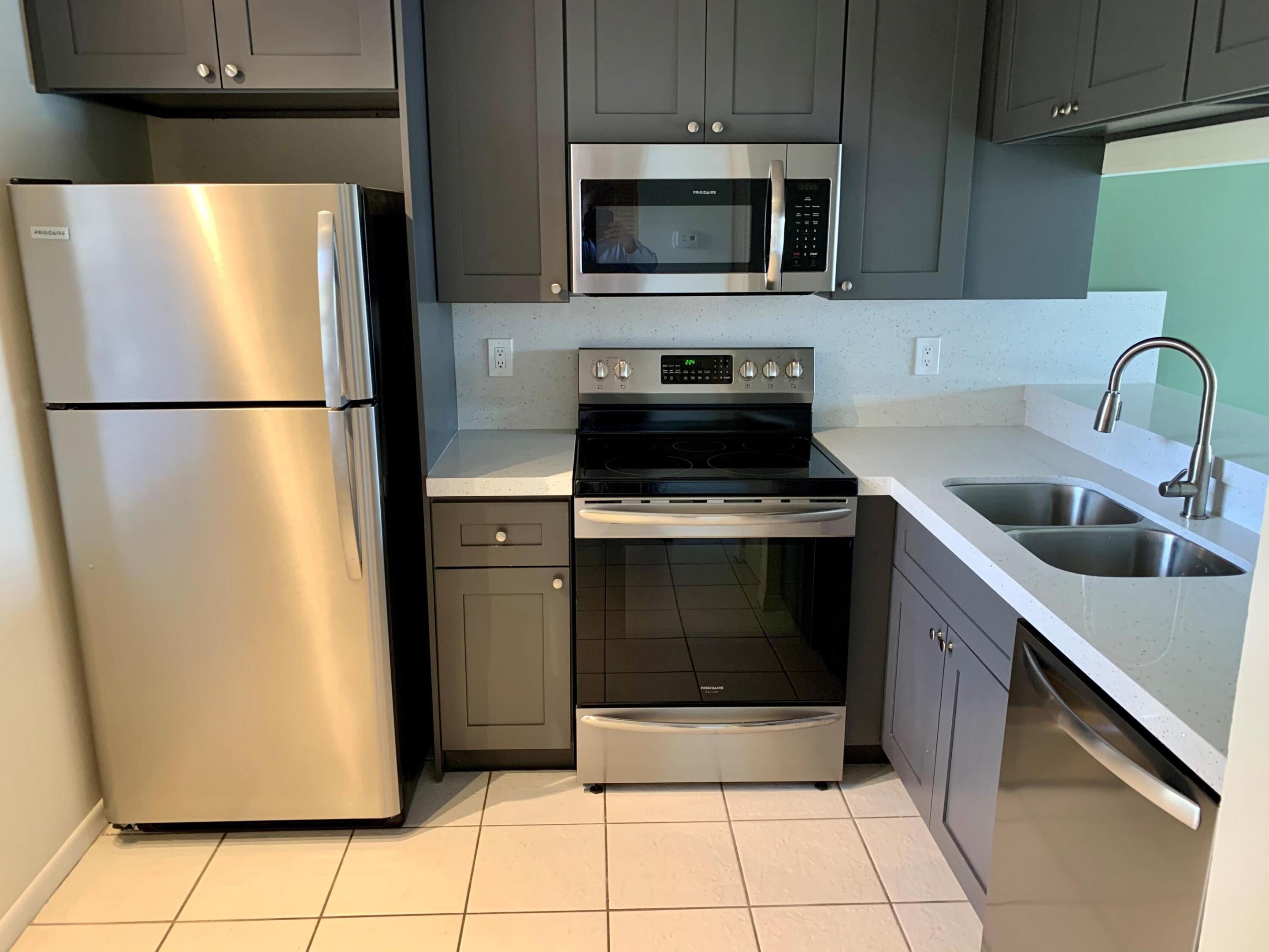10501 W Broward Boulevard 405 — photo
