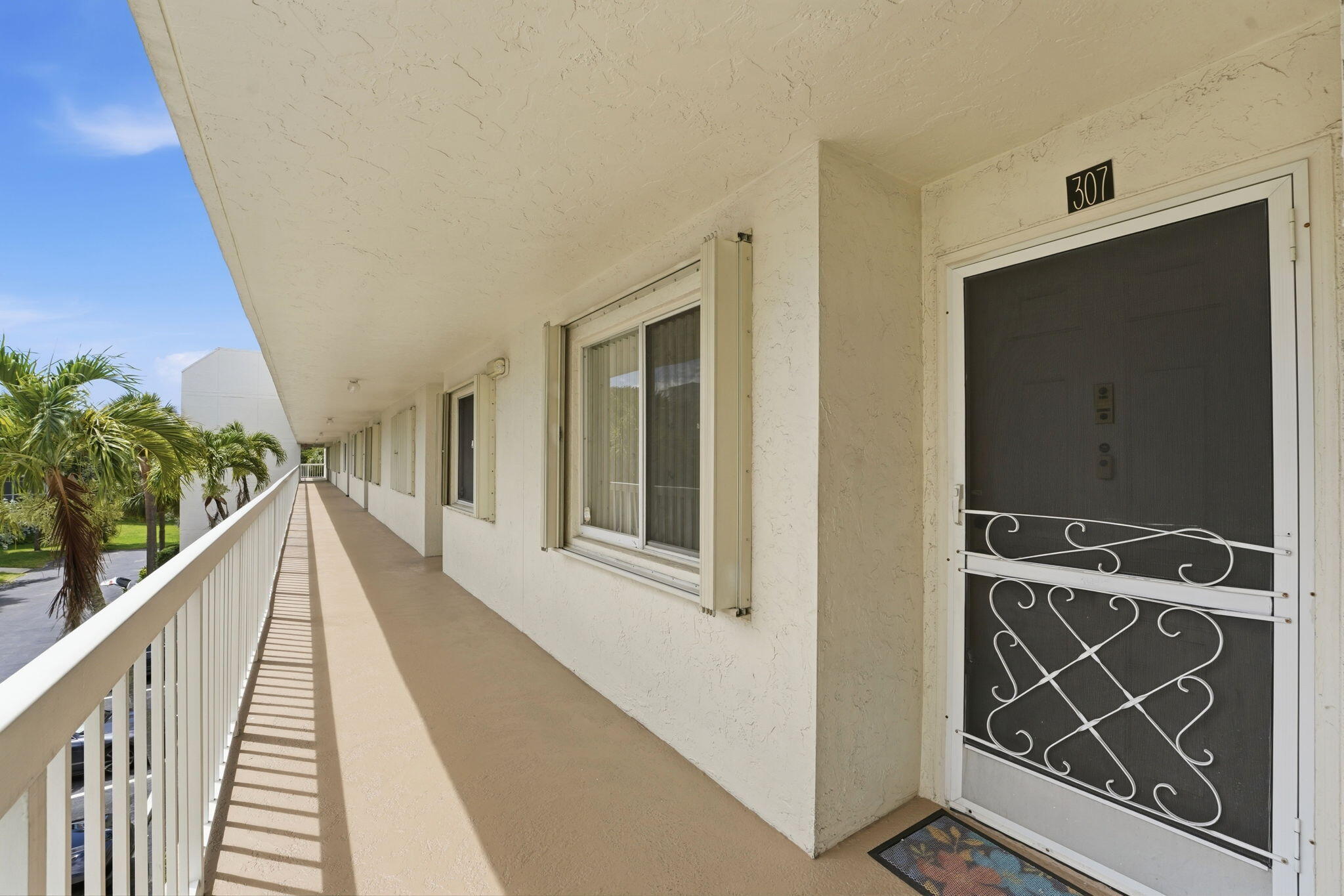 3146 Via Poinciana 307 — photo