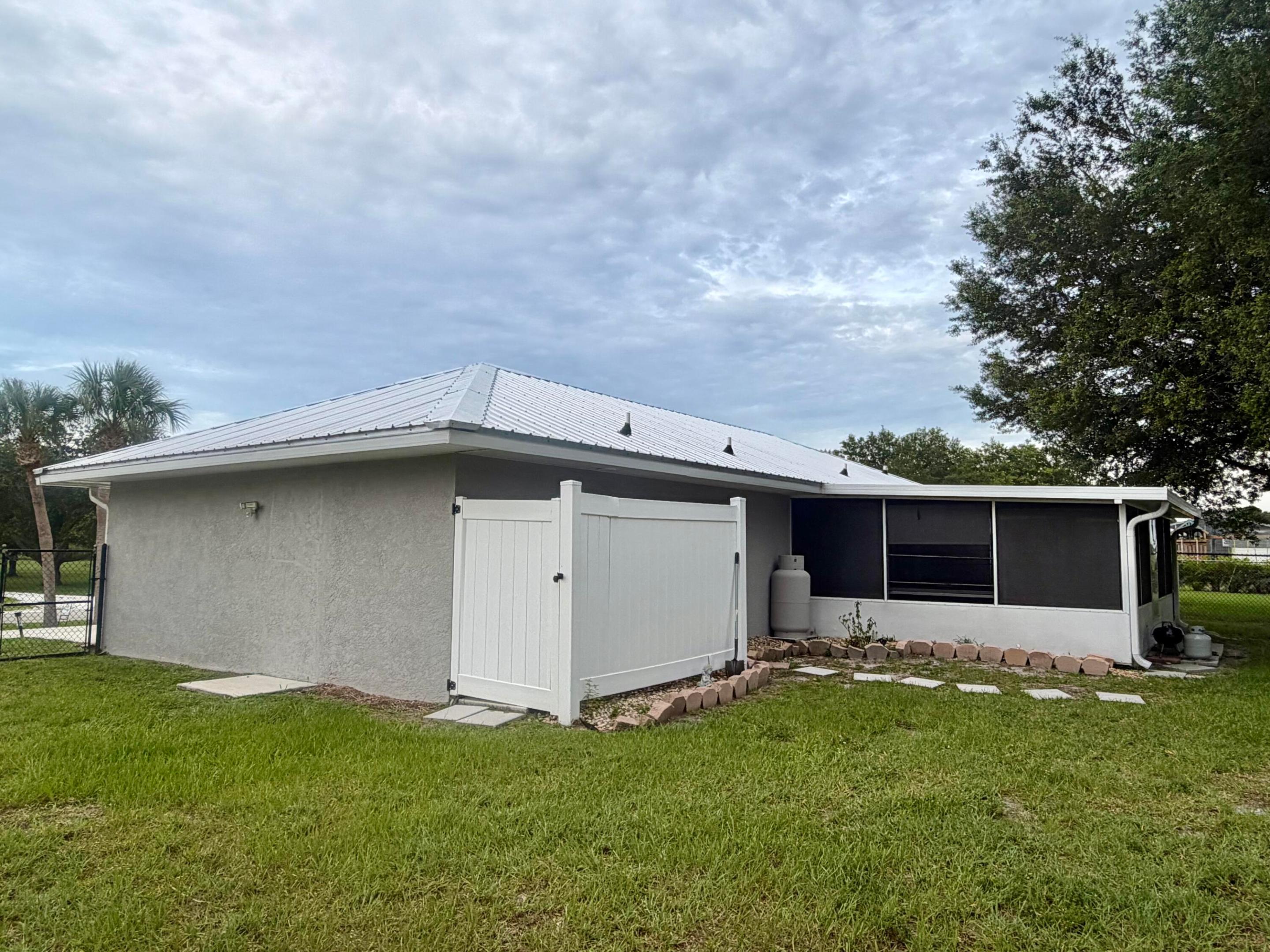 7823 SW 9th Street — photo