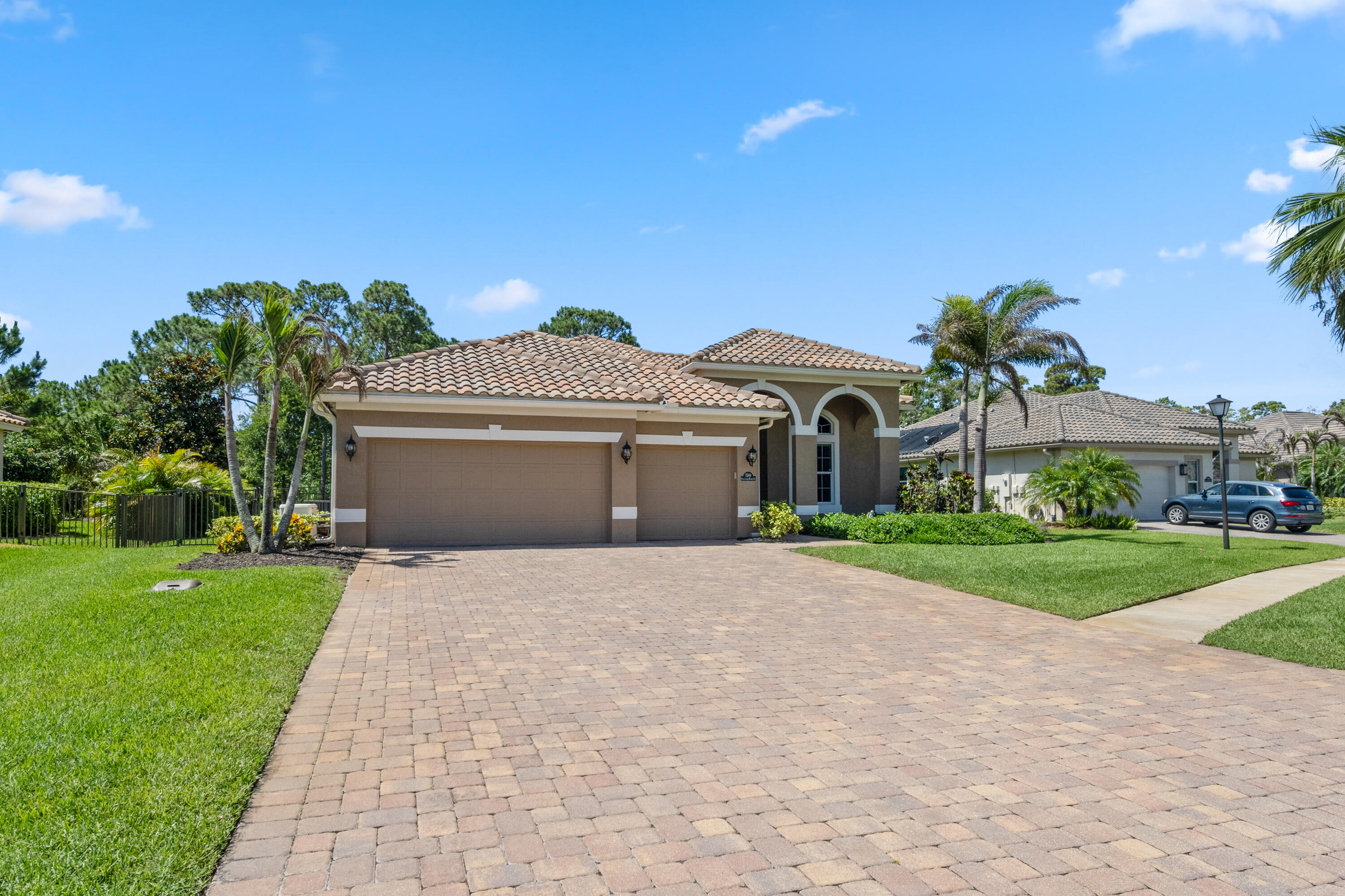 7589 Fieldstone Ranch Square — photo