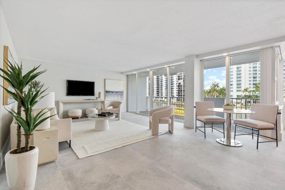 2800 E Sunrise Boulevard 4C — photo