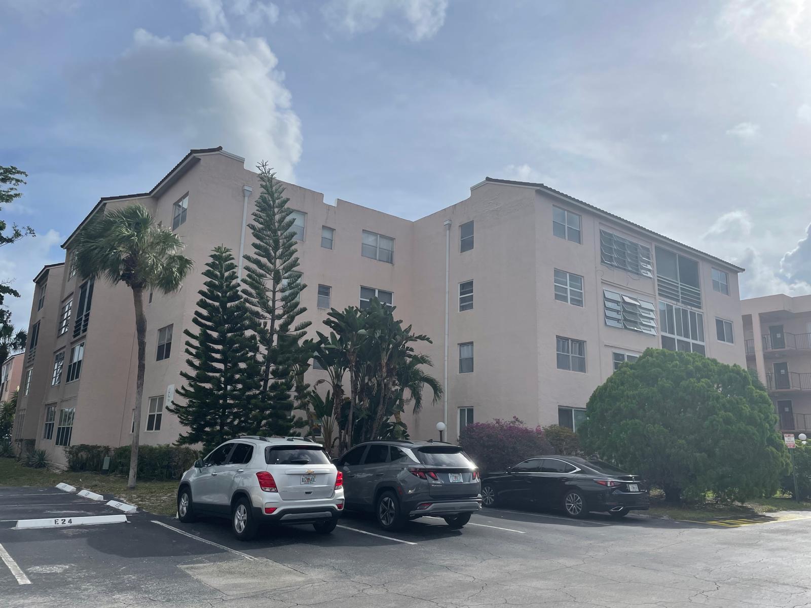 2851 Somerset Drive 111 — photo