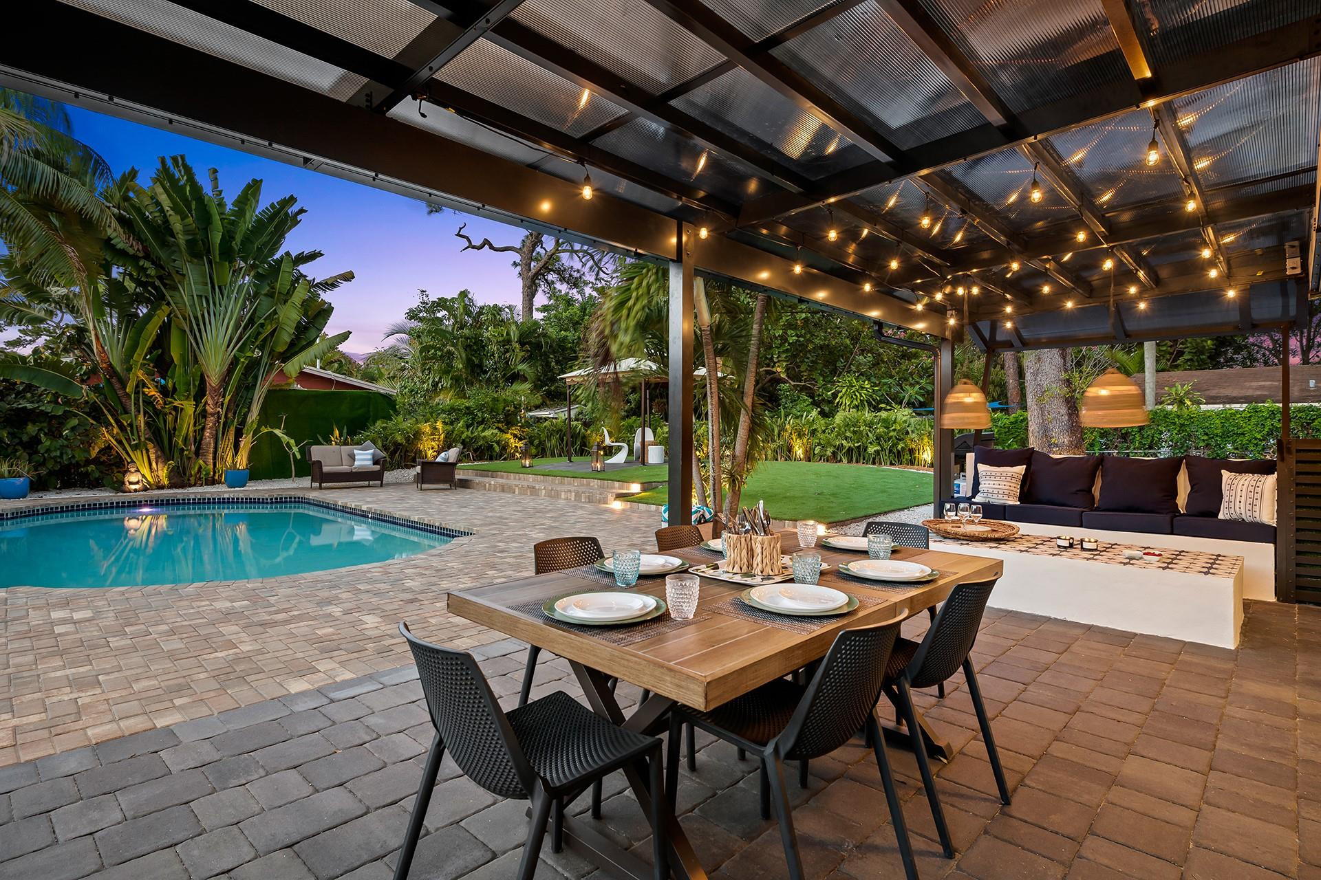 1813 SW 10th Court — photo