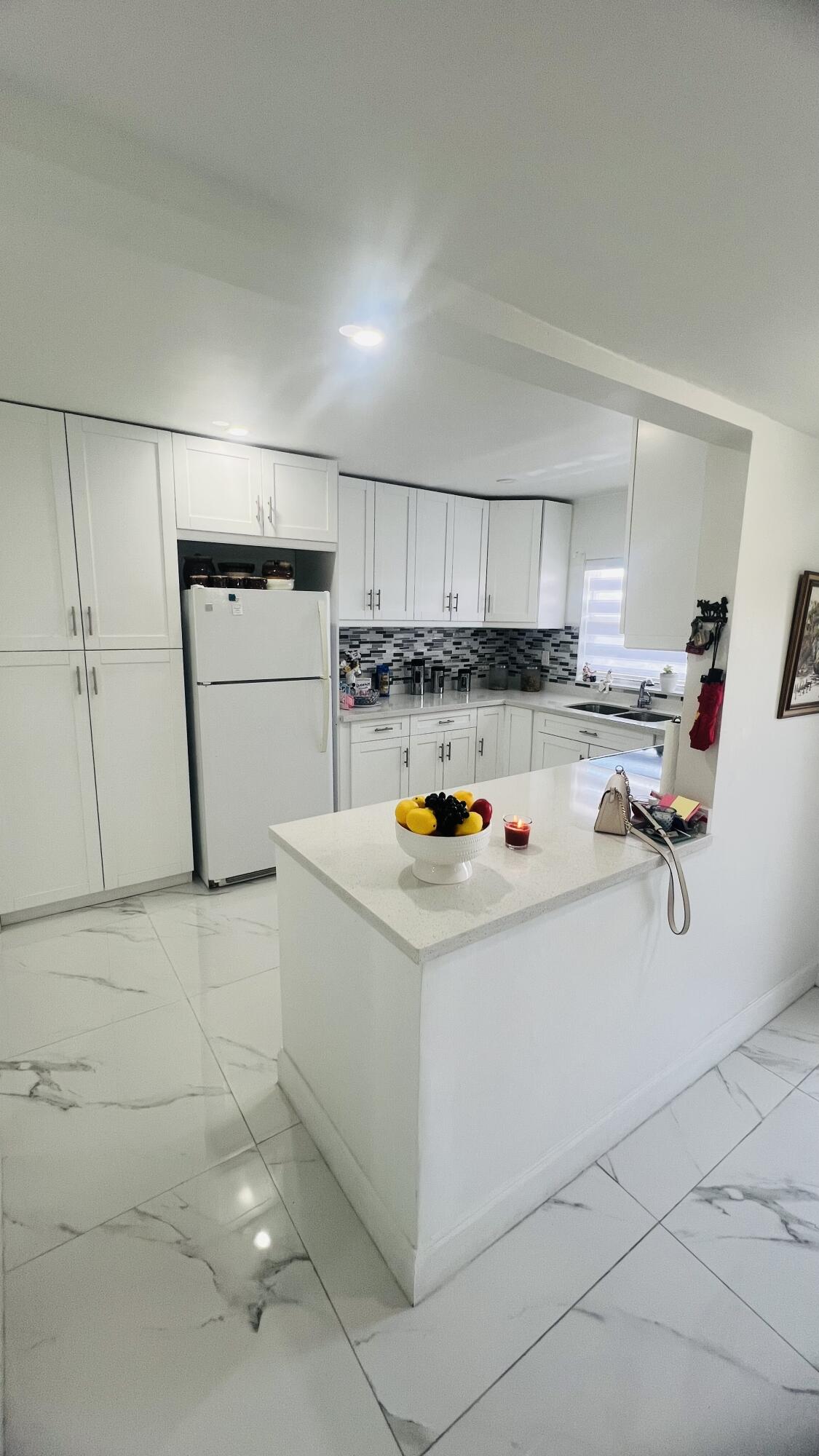 9330 S Sunrise Lakes Boulevard 304 — photo