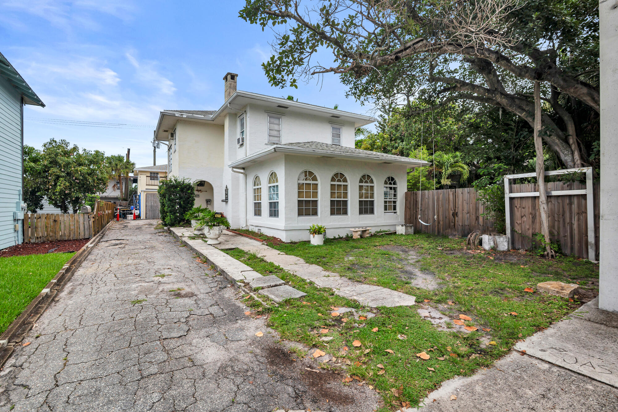 821 Omar Road — photo