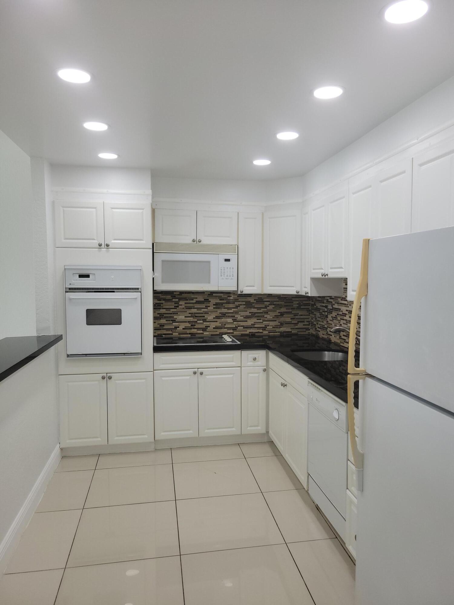 19370 Collins Avenue 623 — photo