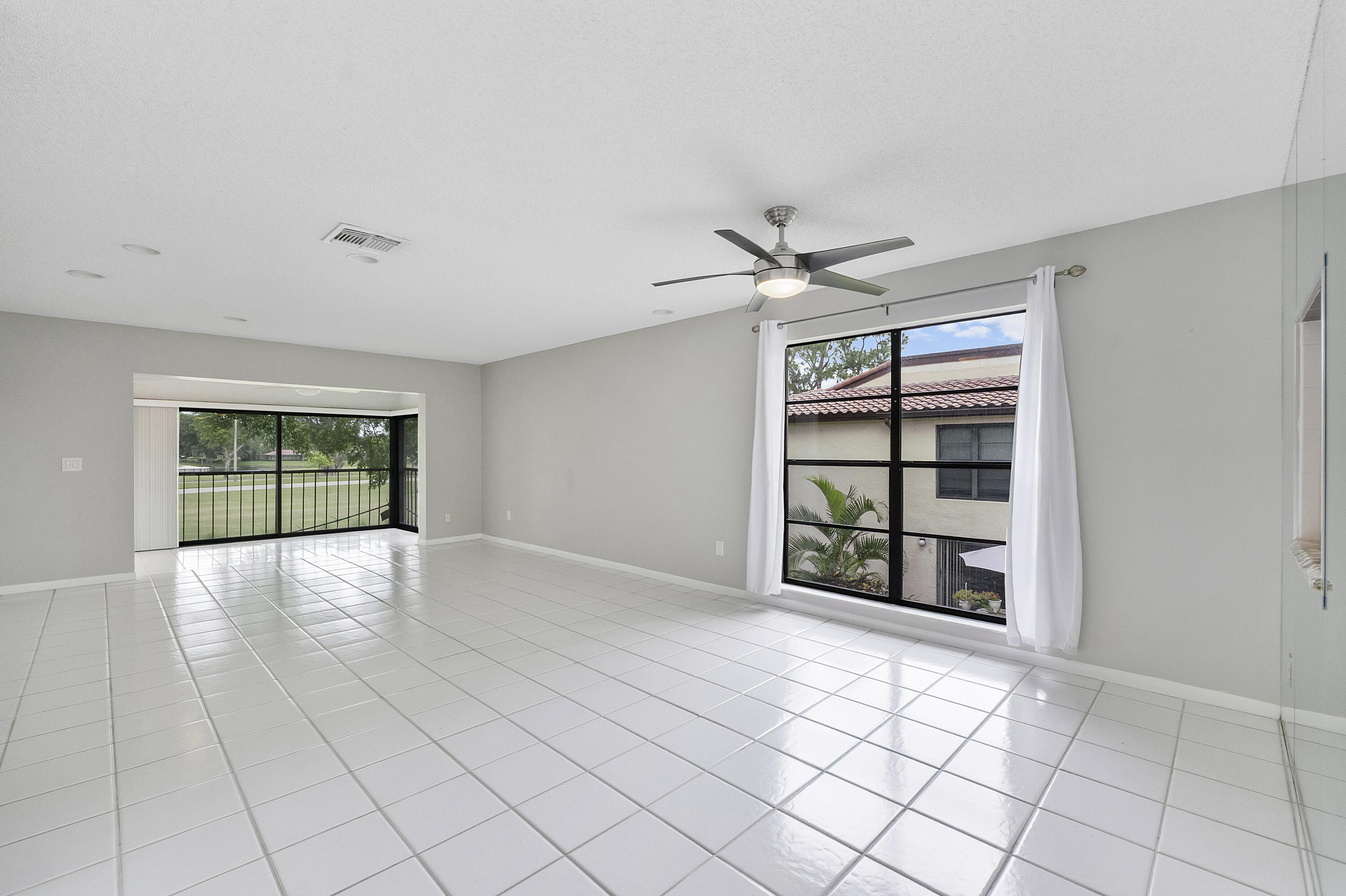 21852 Arriba 6-H — photo
