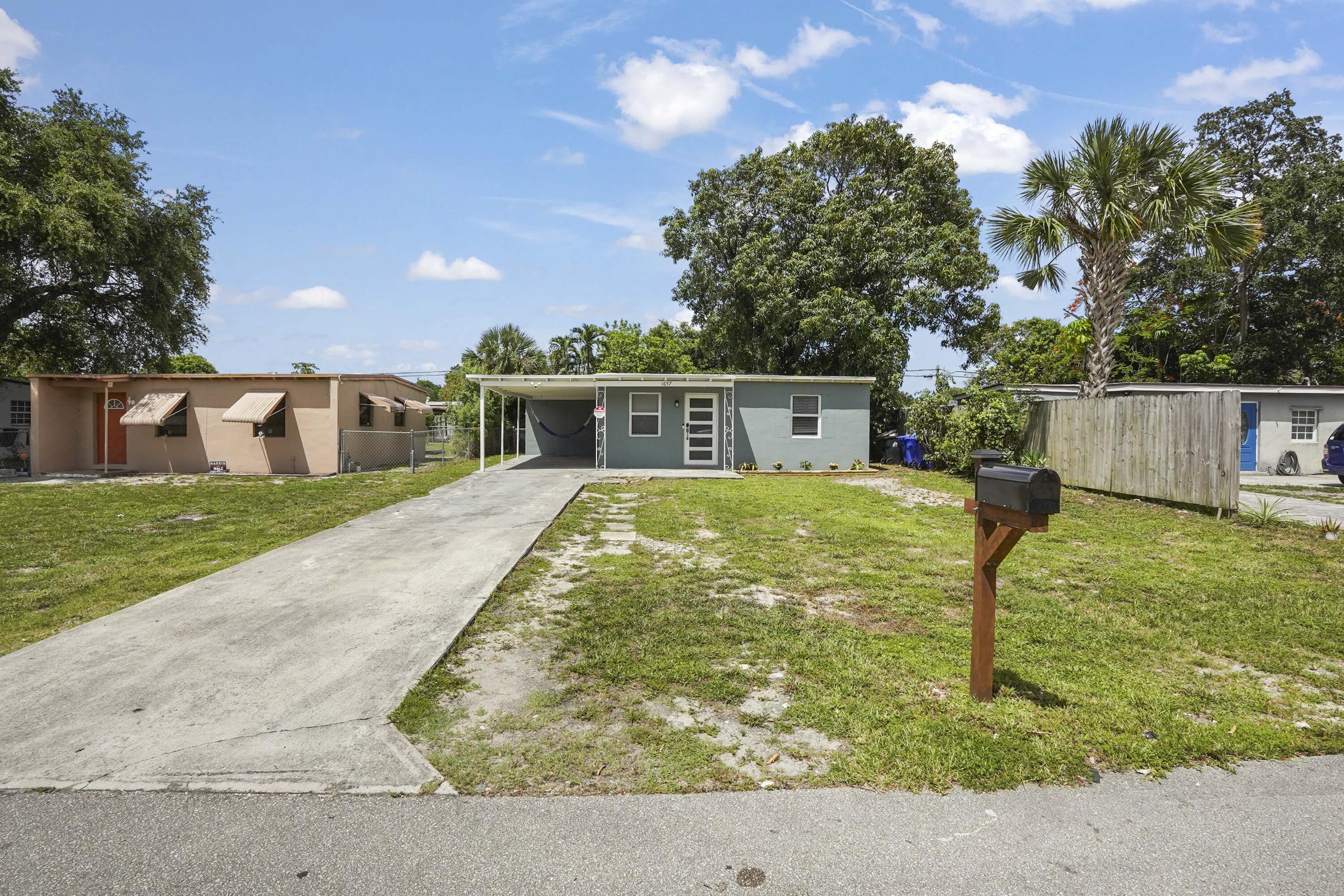 1657 Lauderdale Manor Drive — photo